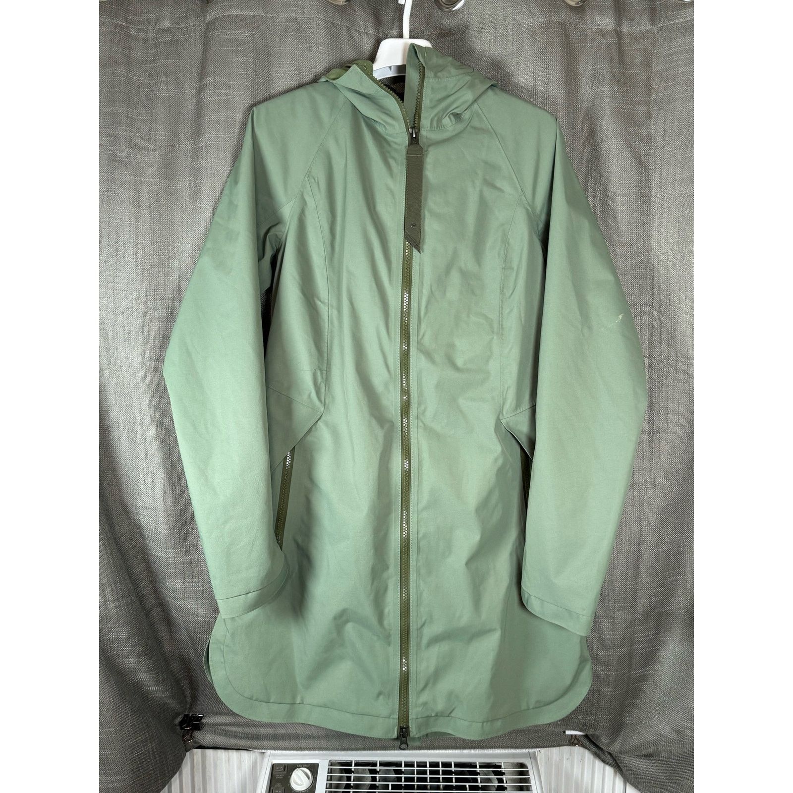 Lululemon Lululemon Women’s Definitely Raining Jacket Desert Olive Size M / US 6-8 / IT 42-44 - 2 Thumbnail