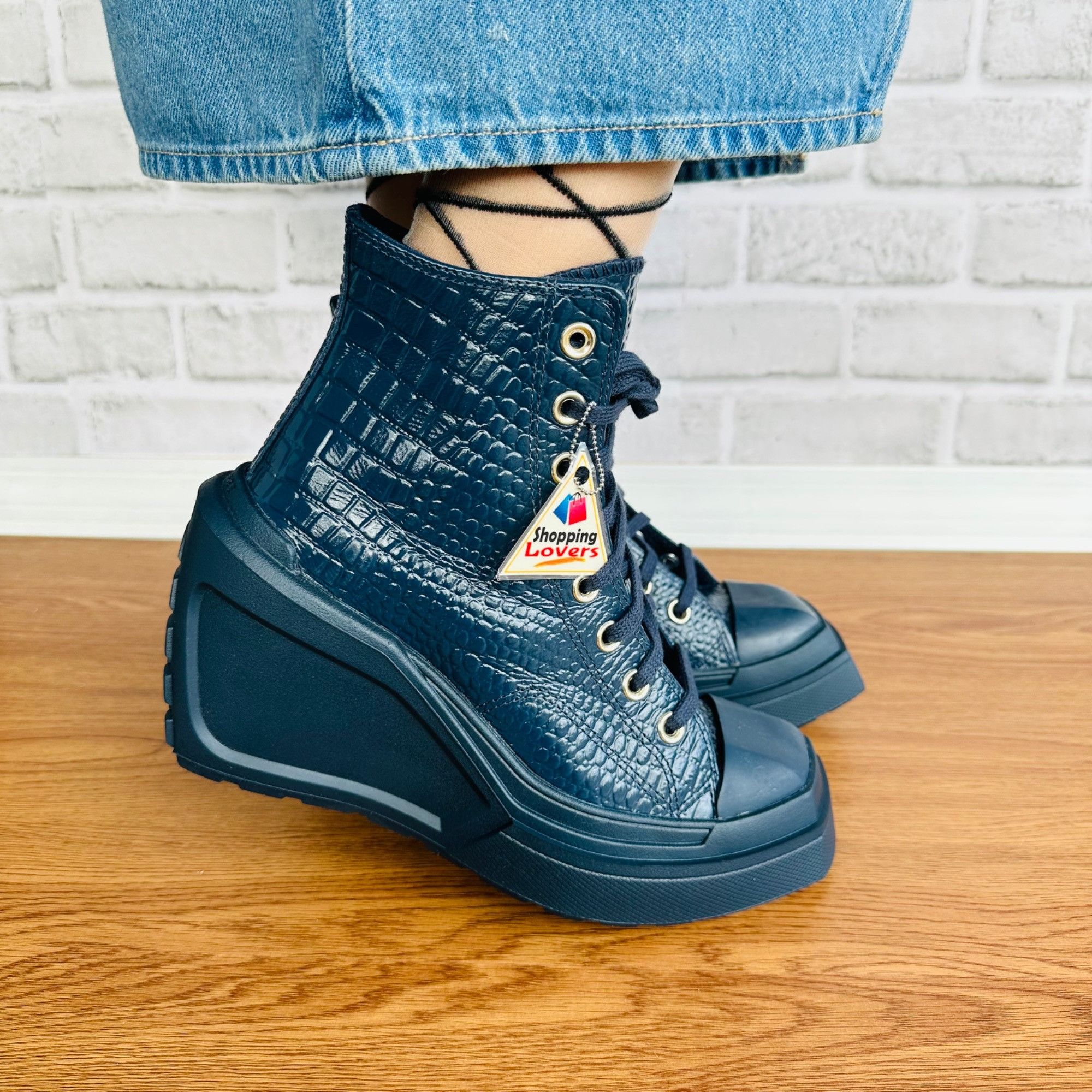 Converse ⭐Chuck 70 De Luxe Wedge Platform Leather Sneakers 6.5 Womens Size US 6.5 / IT 36.5 - 9 Thumbnail