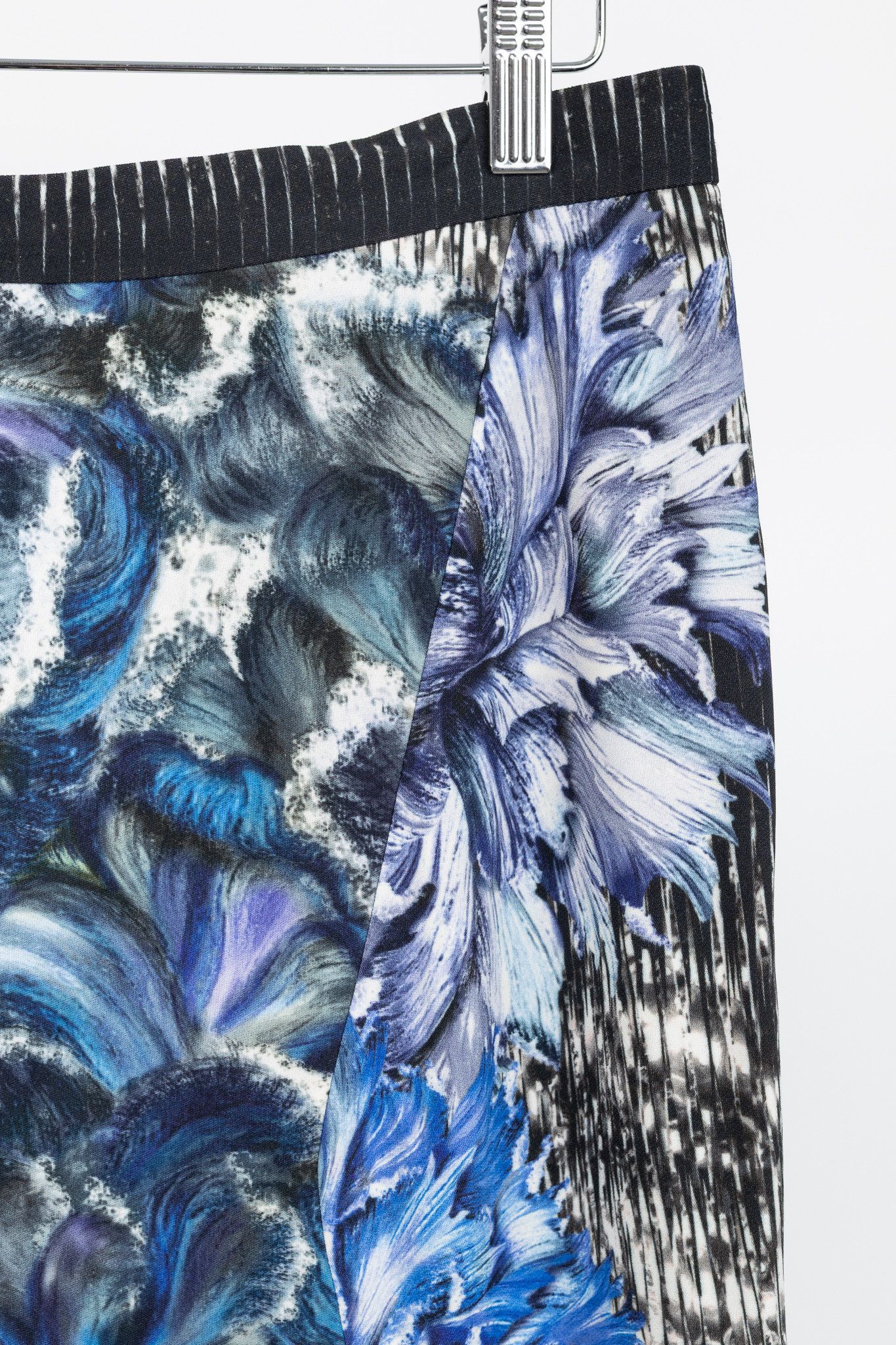 Peter Pilotto Peter Pilotto K Abstract Print Crepe Handkerchief-Hem Skirt Size 30" / US 8 / IT 44 - 4 Thumbnail