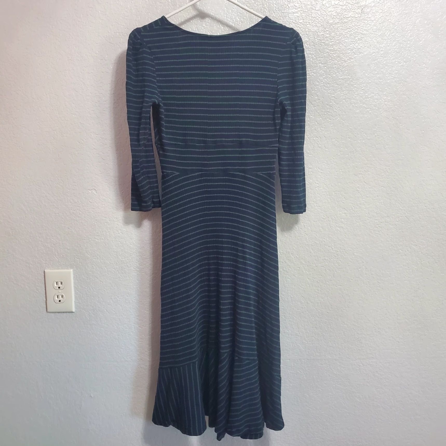 Anthropologie VINTAGE Anthropologie Maeve Dress Women M Blue Green Striped Ribbed Stretchy V Neck Midi 3/4 Sleeve Ruffle Hem Size M / US 6-8 / IT 42-44 - 2 Thumbnail