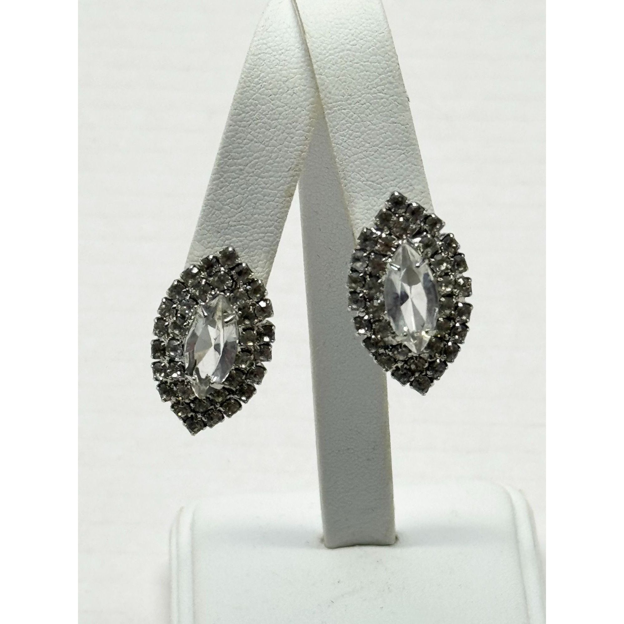 Vintage Vintage rhinestone jeweled earrings Size ONE SIZE - 1 Thumbnail