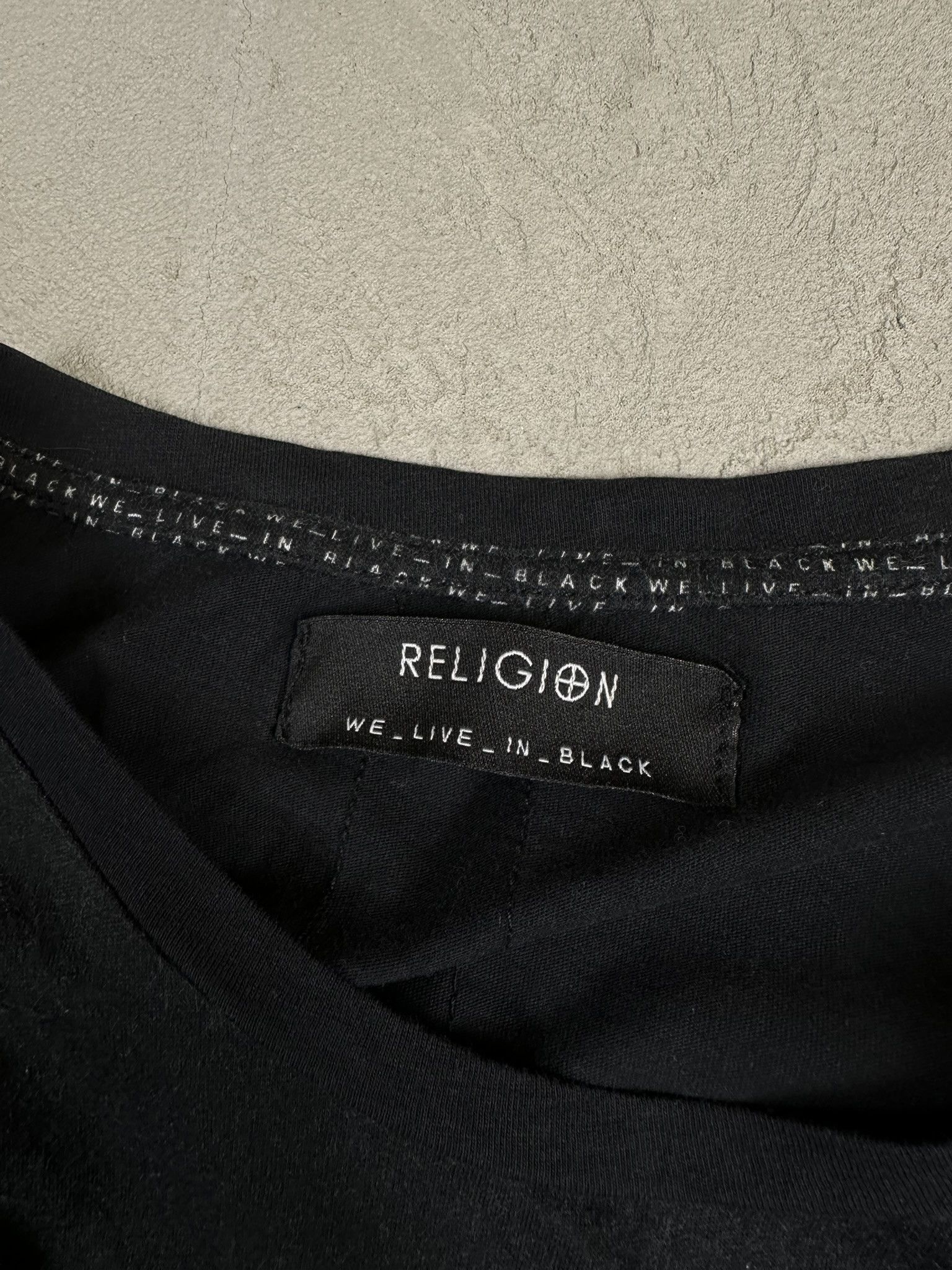 Japanese Brand Vintage Y2k Religion Rose T-shirt Size US M / EU 48-50 / 2 - 11 Thumbnail