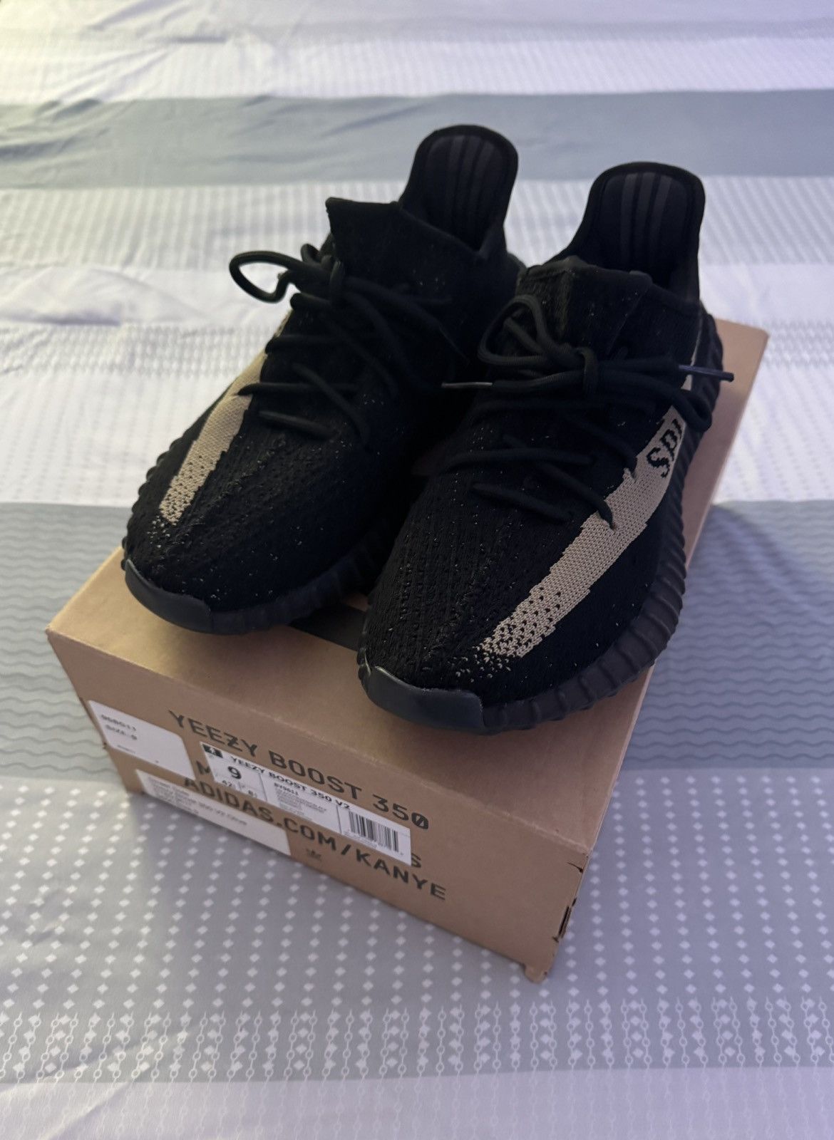 Yeezy YEEZY BOOST 350 CORE GREEN V2 Size US 9 / EU 42 - 1 Thumbnail