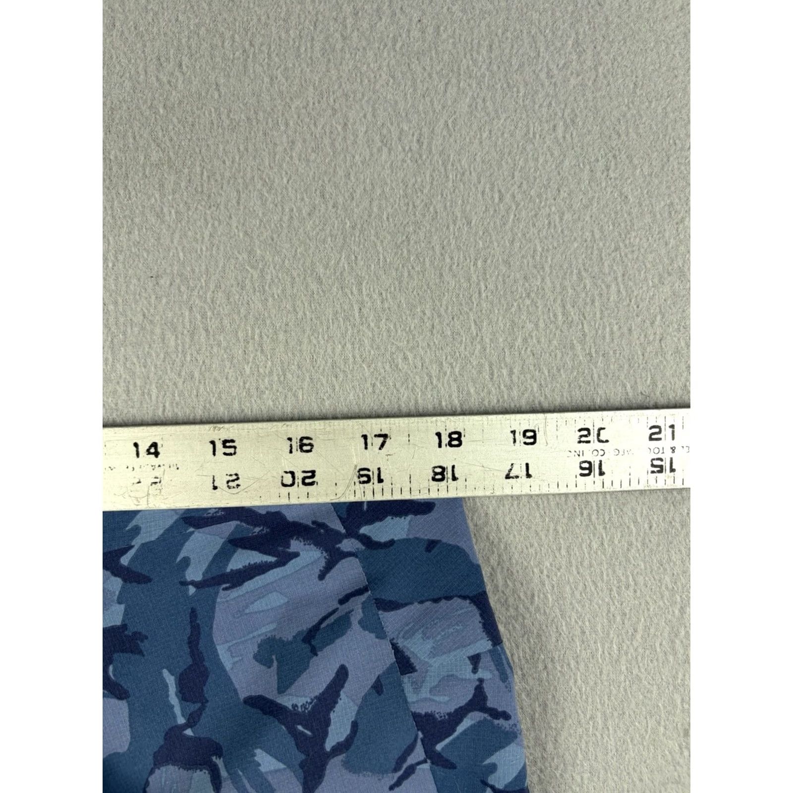 Patagonia Patagonia Shorts Mens 33 Camo Wavefarer Board Swim Trunks Hiking Outdoor Casual Board Shorts Mens Regular Blue 90s? Size US 35 - 6 Thumbnail