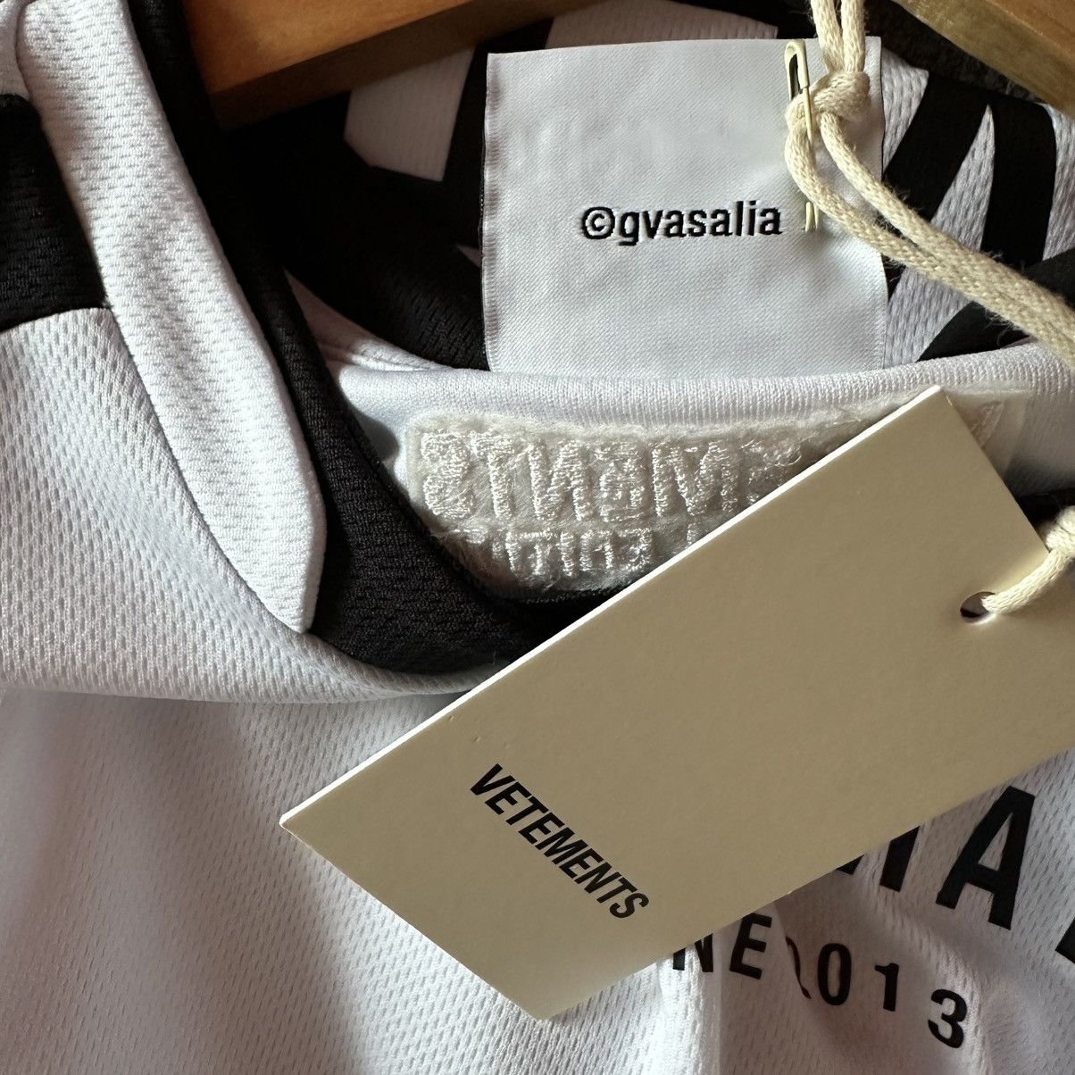 Vetements Vetements Trademark Footbal Jersey T-Shirt Size US M / EU 48-50 / 2 - 7 Thumbnail
