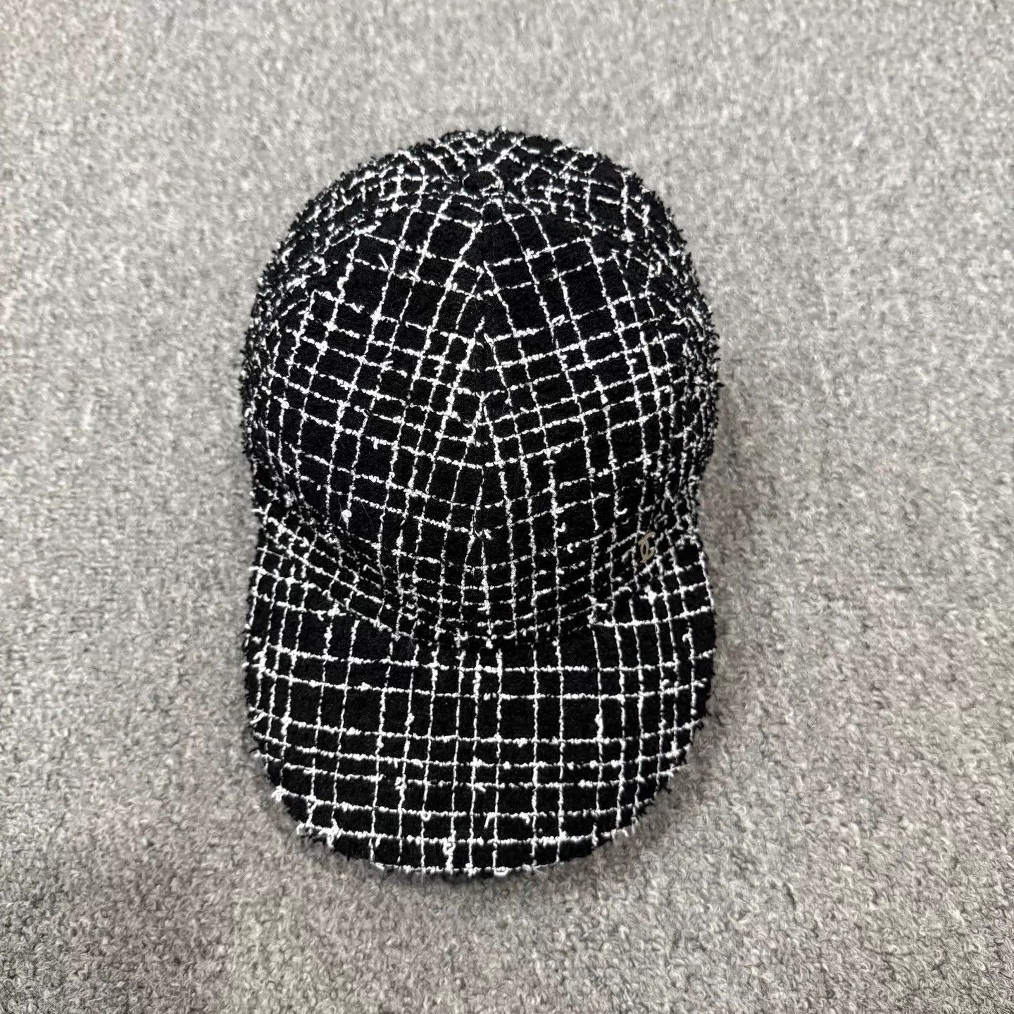 Chanel Chanel 23b black and white tweed baseball cap unused Size ONE SIZE - 2 Thumbnail
