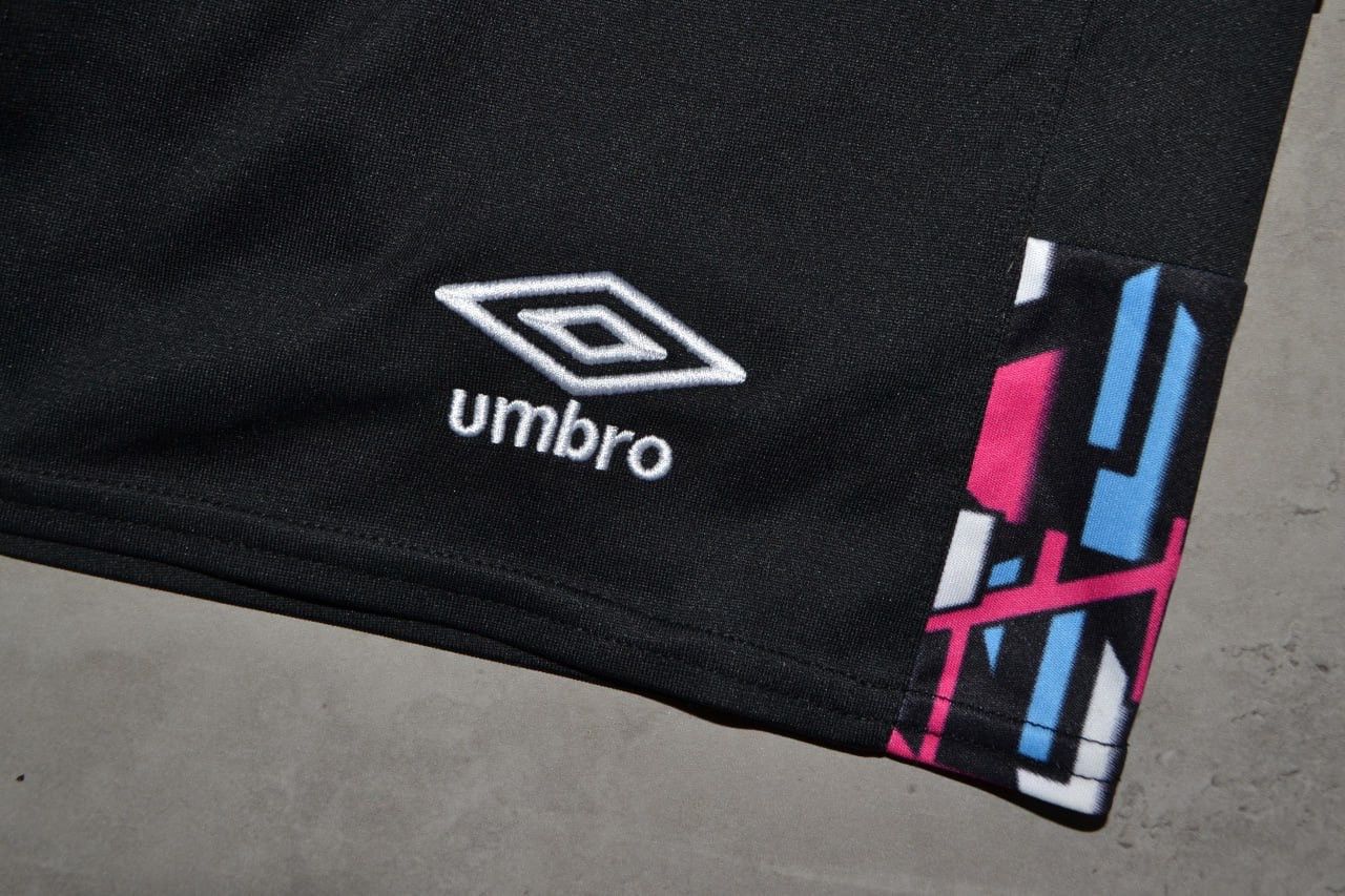 Umbro UMBRO WEST HAM UNITED T-shirt set Shorts SOCCER Size M Size US M / EU 48-50 / 2 - 10 Thumbnail