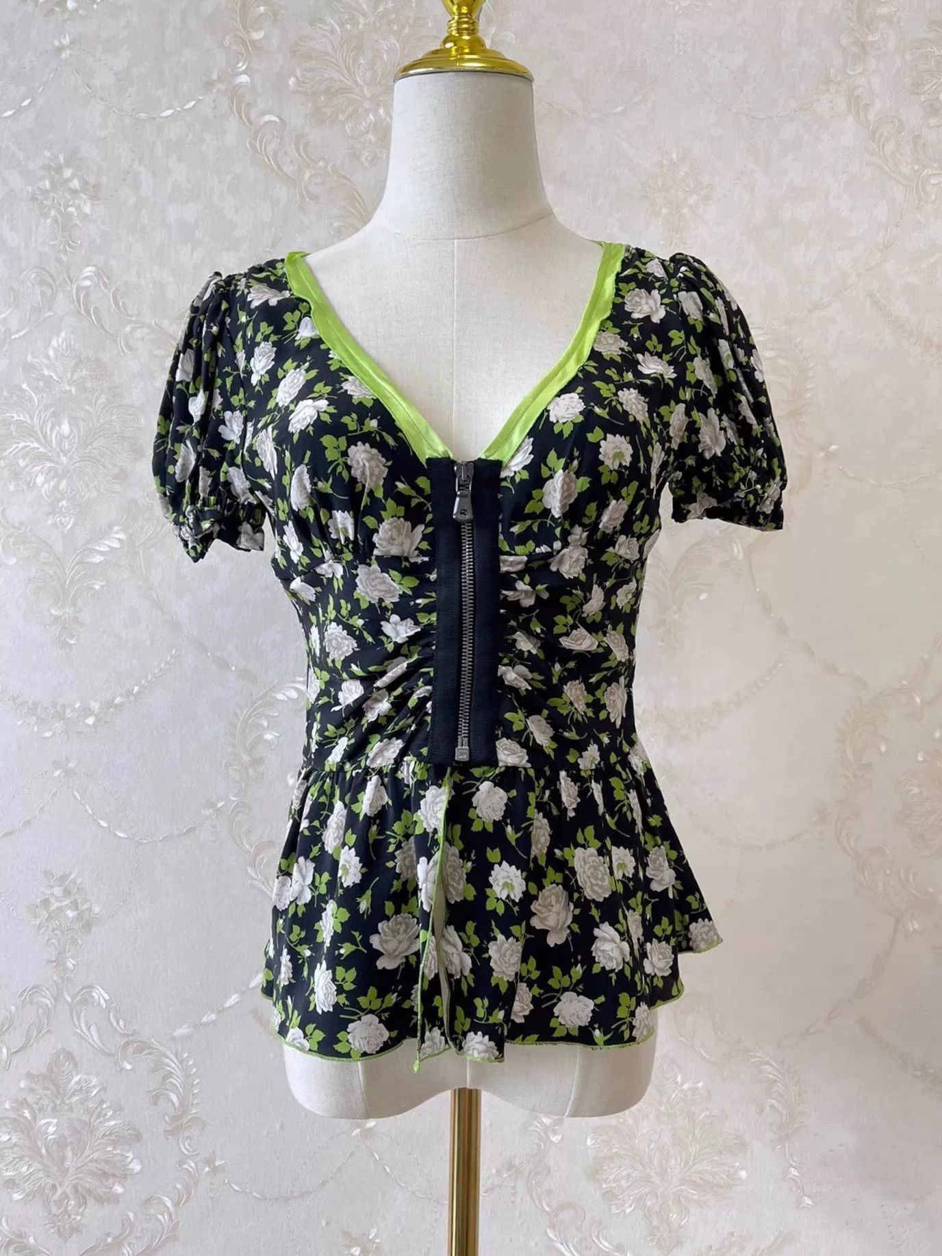DGK DG Runway Silk Floral Blouse Size M / US 6-8 / IT 42-44 - 1 Thumbnail