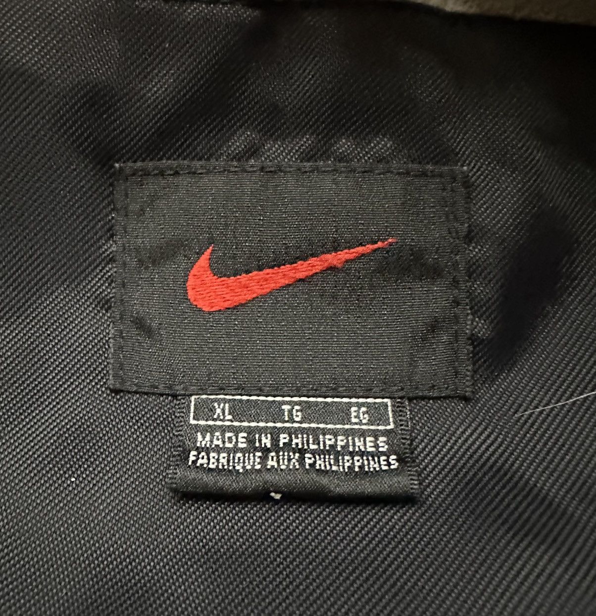 Nike Vintage 90s Black Nike Embroidered Swoosh Nylon Jacket Size US XL / EU 56 / 4 - 3 Thumbnail
