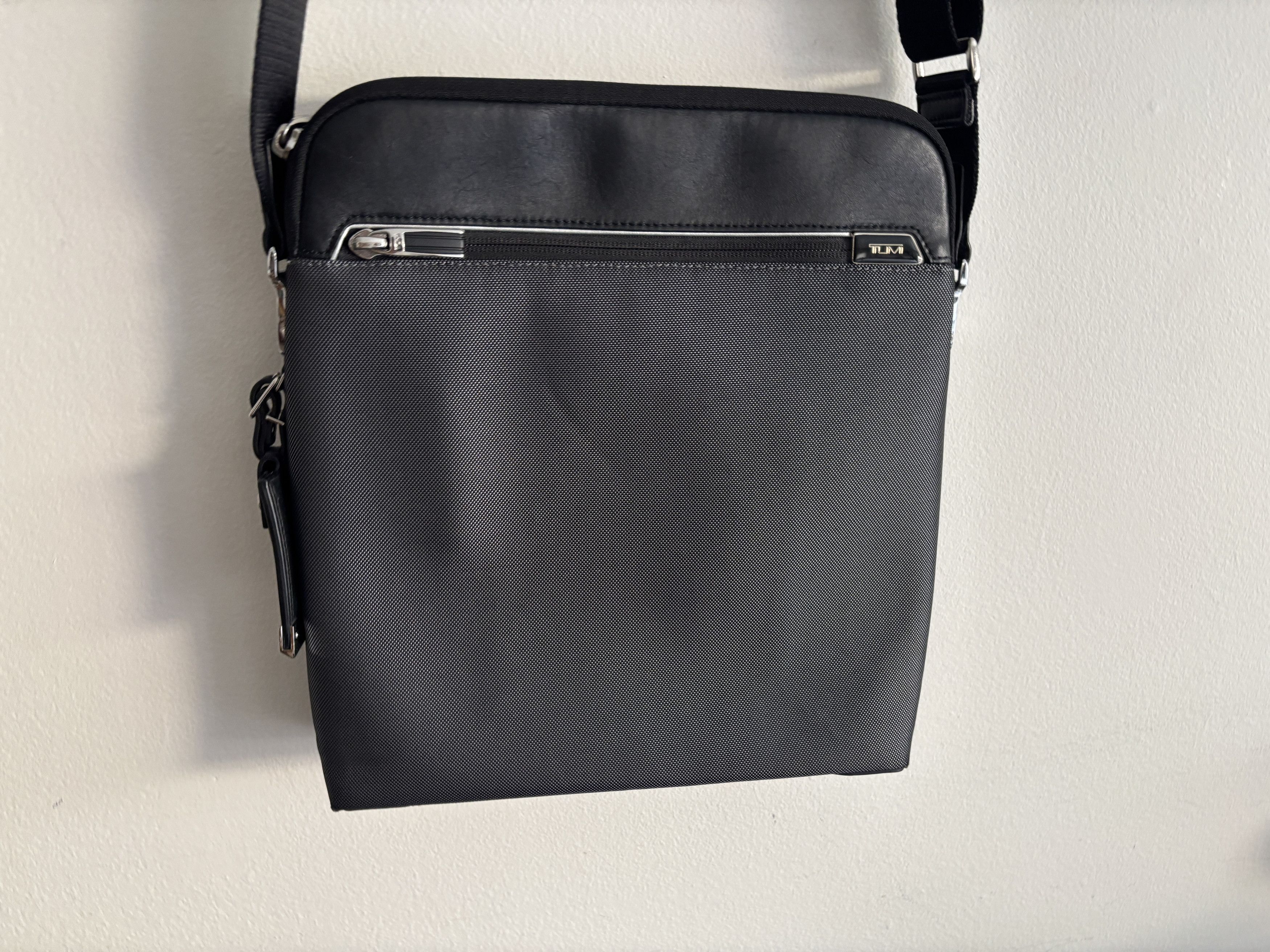 Tumi $400 Arrivé Lucas Nylon/ Leather Crossbody Messenger/ Sling Size ONE SIZE - 4 Thumbnail