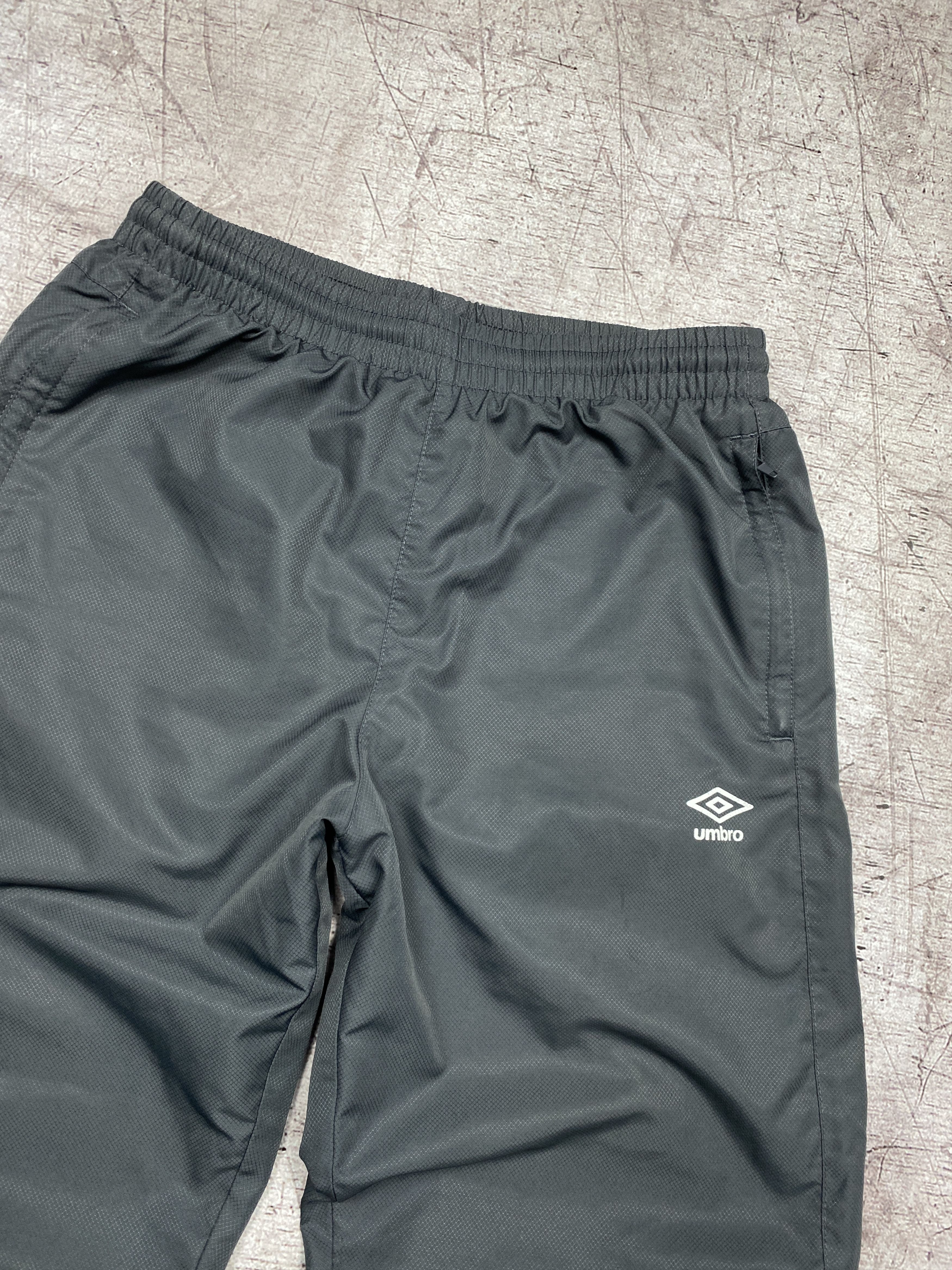 Umbro × Vintage Umbro Vintage Mens Nylon Baggy Parachute Pants y2k Size US 32 / EU 48 - 2 Thumbnail