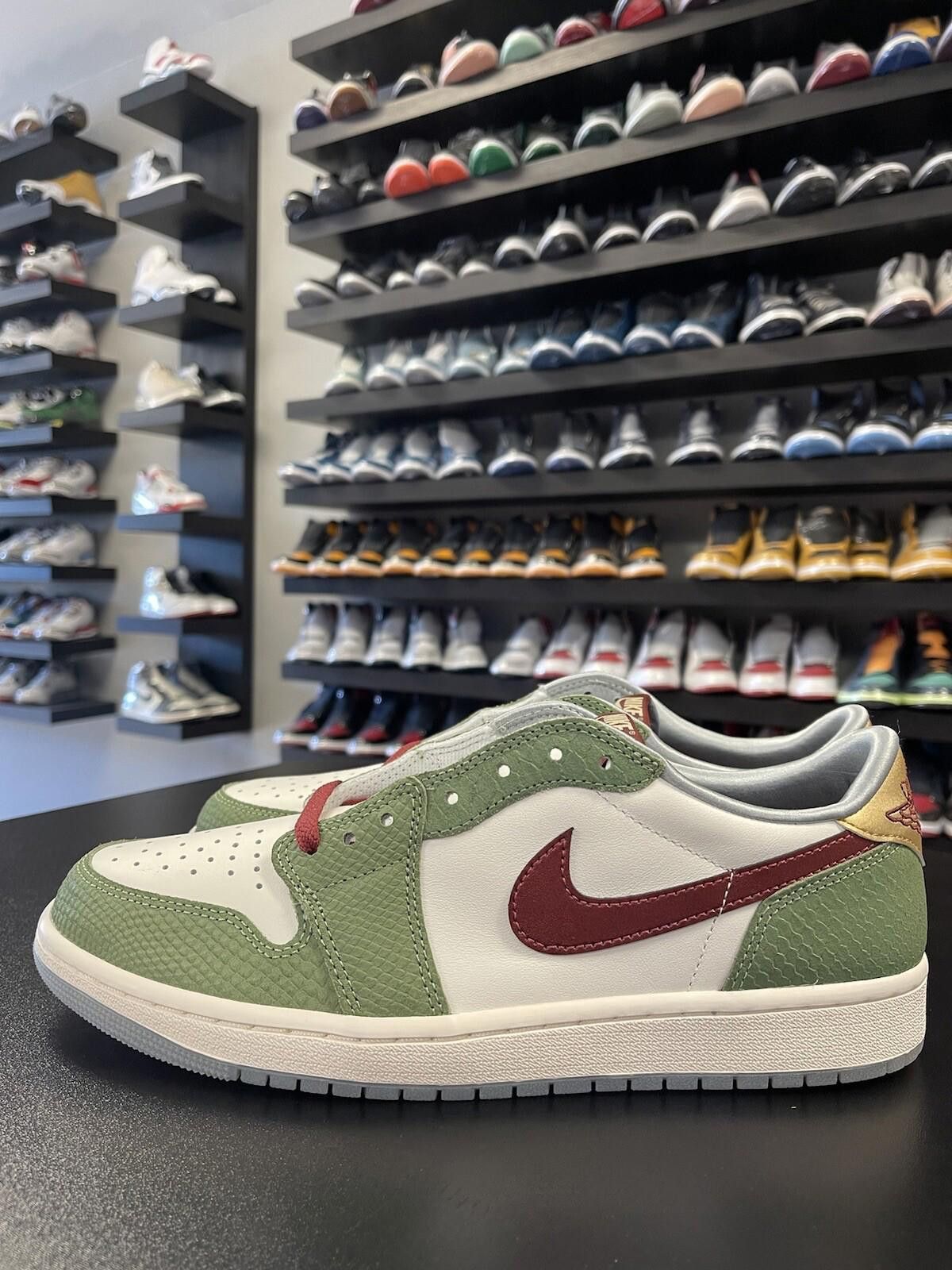 Nike Size 10.5 - Nike Air Jordan 1 Retro Low “Year of the Dragon" Size US 10.5 / EU 43-44 - 1 Thumbnail
