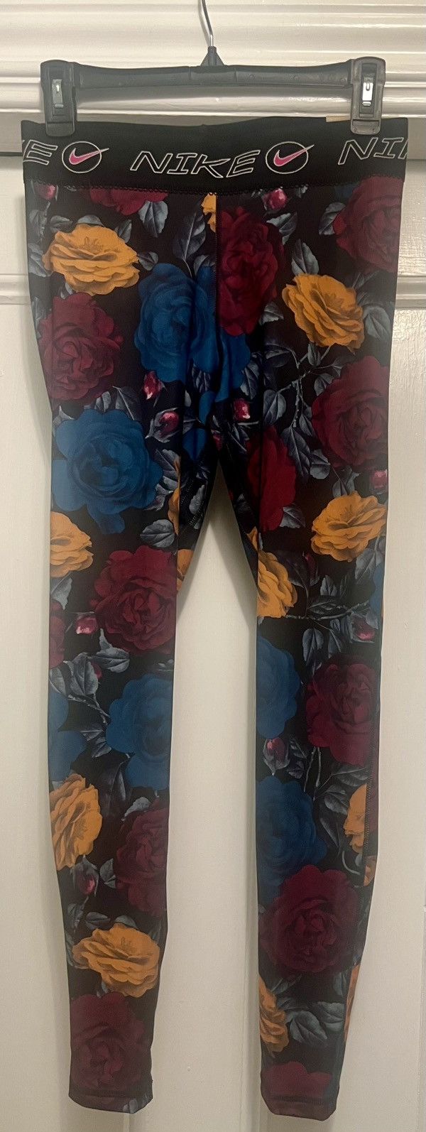 Nike Authentic Nike Dri-Fit tight fit floral print leggings med Size 28" / US 6 / IT 42 - 1 Thumbnail