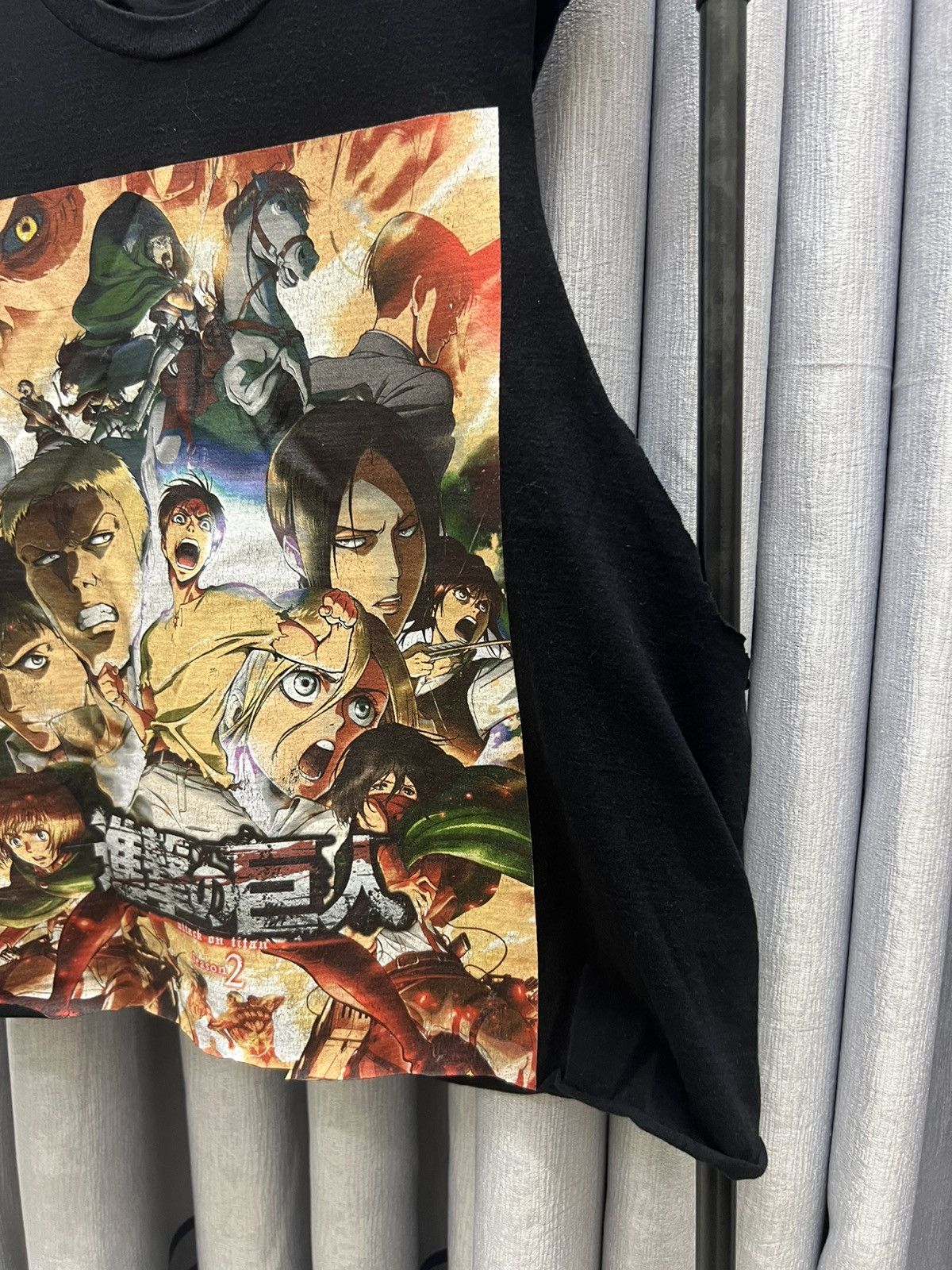 Anime ATTACK OF TITAN SEASON 2 DISTRESSED SLEVELESS CROPPED TEE Size US M / EU 48-50 / 2 - 3 Thumbnail