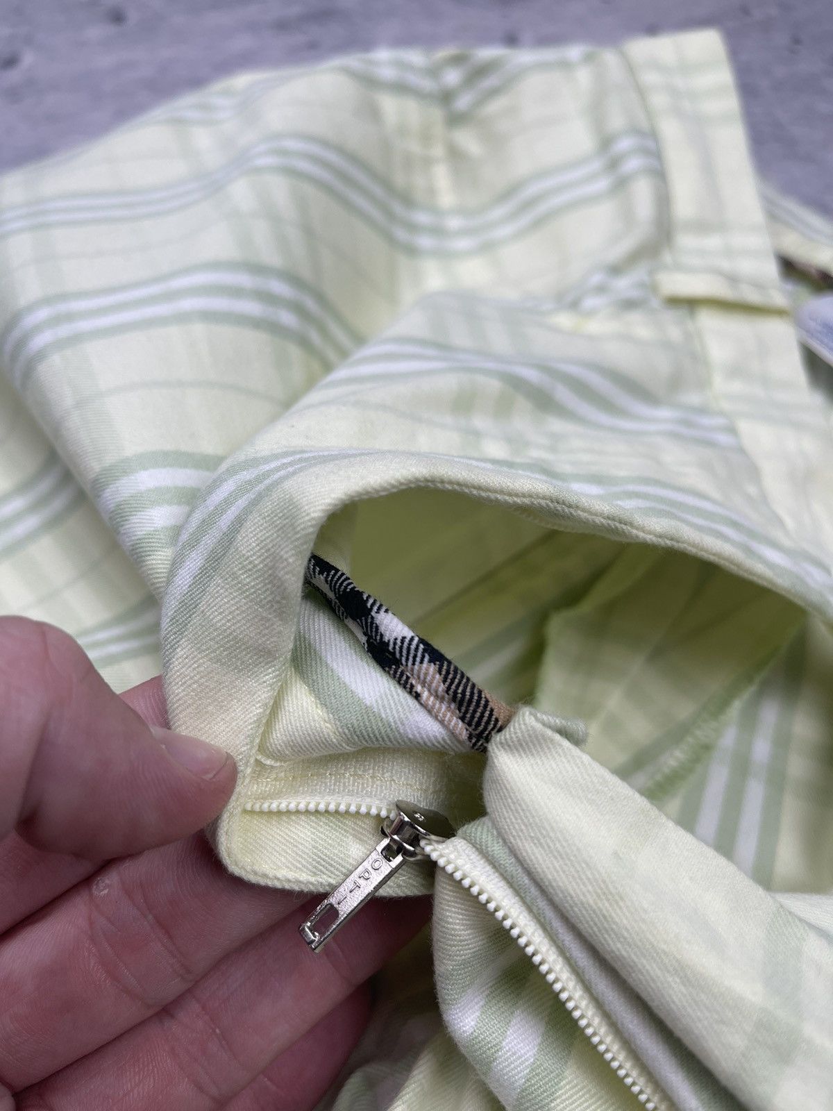 Burberry × Vintage Burberry luxury green pants Size US 31 - 7 Thumbnail