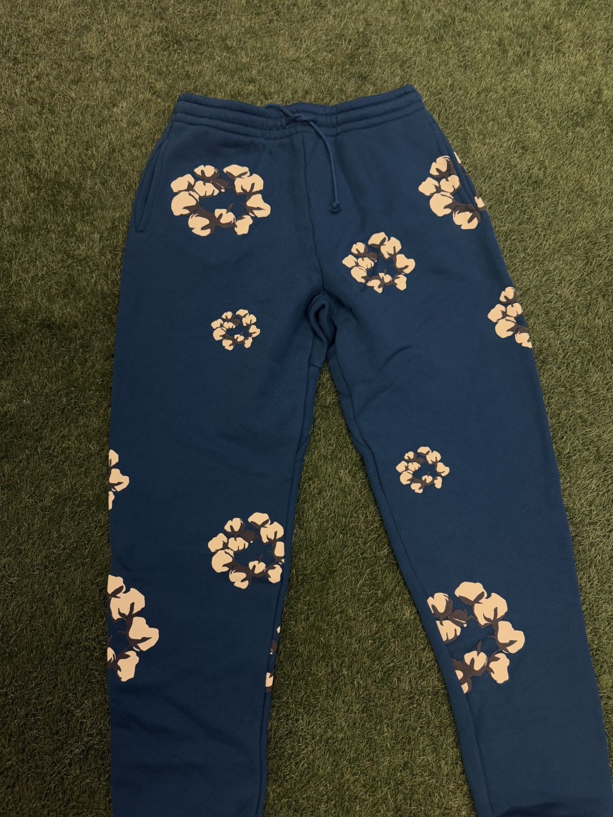 Cactus Plant Flea Market × DENIM TEARS Denim Tears x CPFM Cotton Wreath Sweatpants (M) (NEW) Size US 29 - 3 Thumbnail