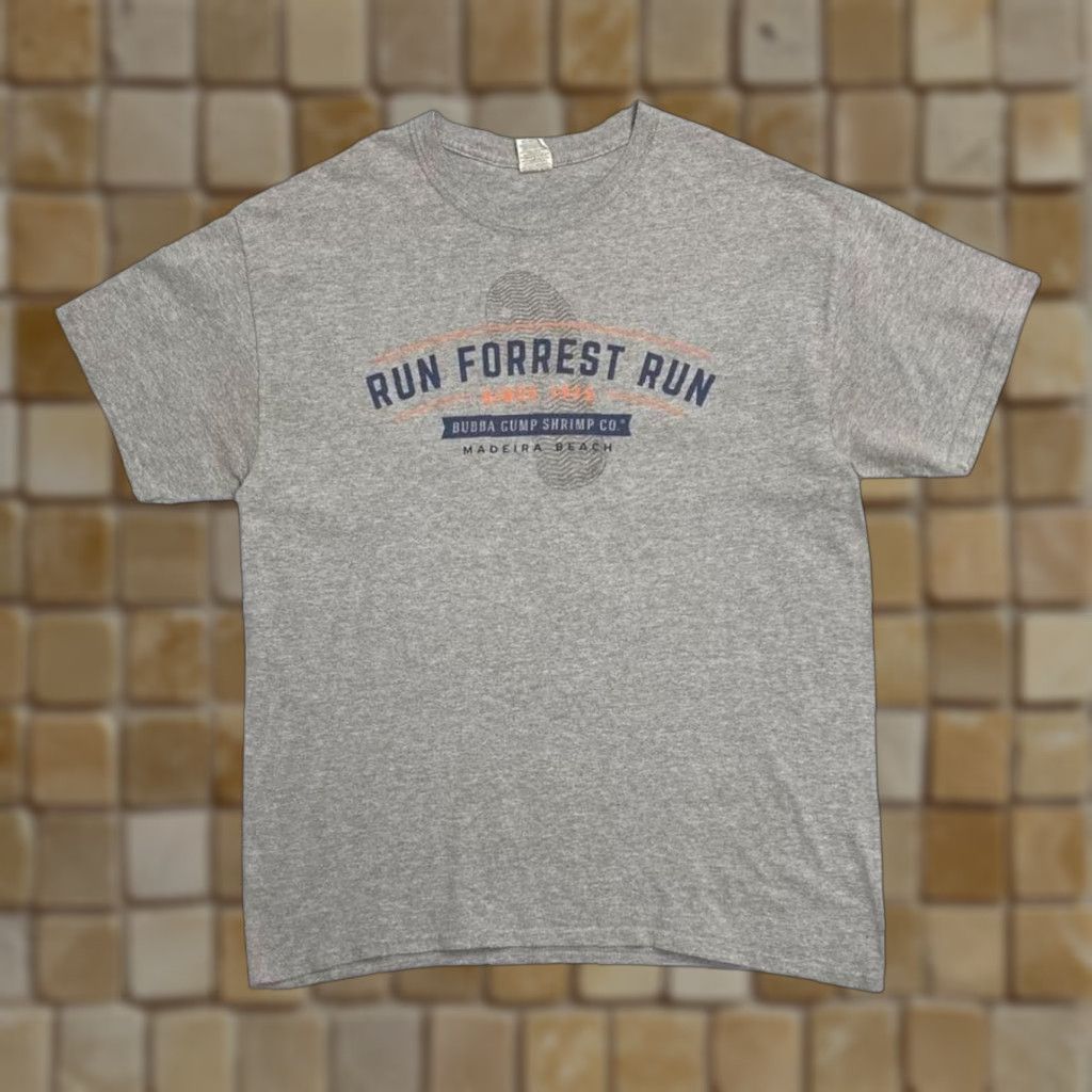Gildan Bubba Gump Shrimp Co. “Run Forrest Run” Madeira Beach Souvenir Spellout Graphic T-Shirt L Size US L / EU 52-54 / 3 - 1 Thumbnail