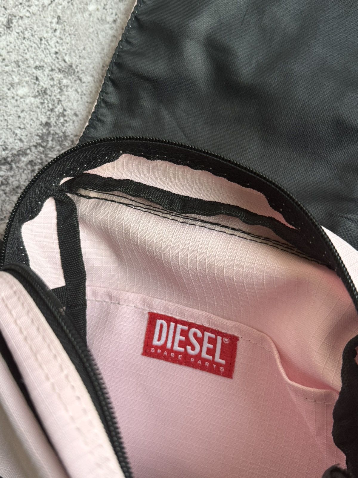 Diesel × Vintage Vintage Diesel glamour Y2K crossbody messenger bag Size ONE SIZE - 12 Thumbnail