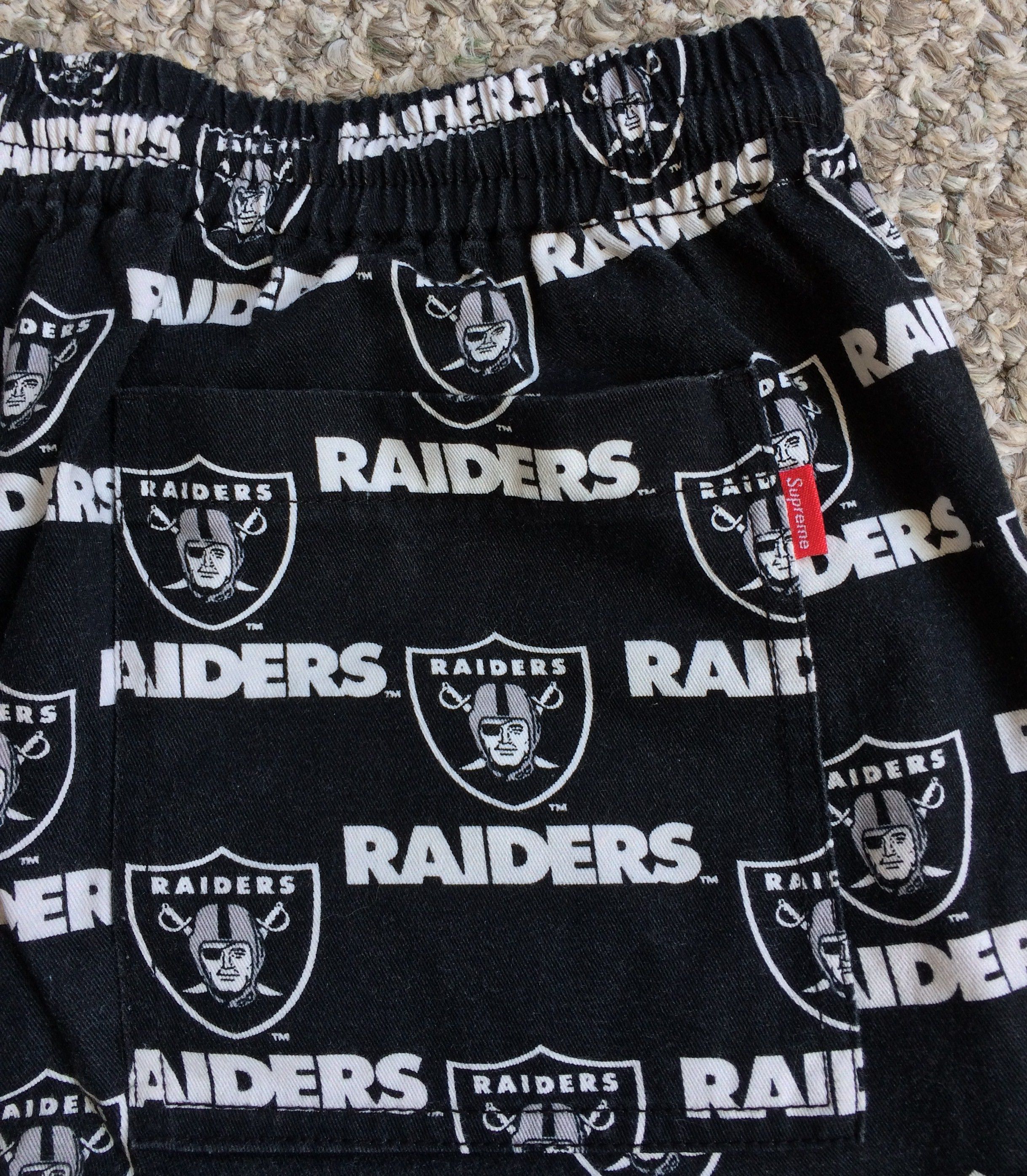 NFL S/S 2019 Supreme x Raiders Shorts size small Size US 30 / EU 46 - 3 Thumbnail