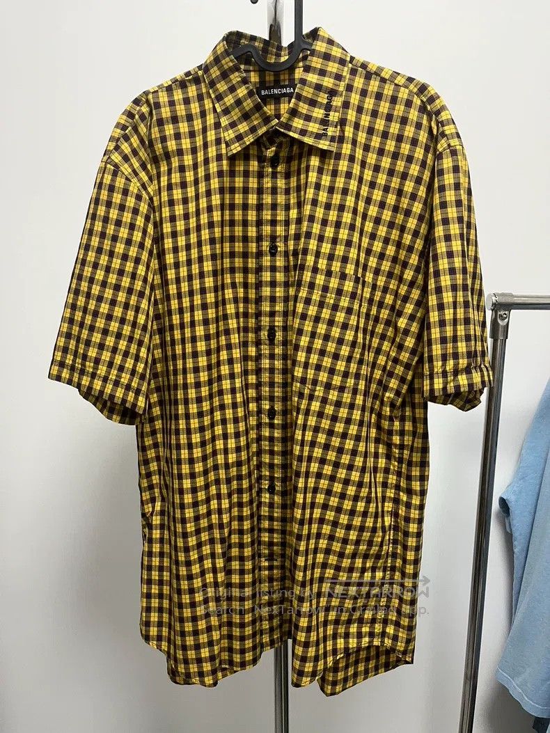Balenciaga Balenciaga Yellow Gingham Collar Slogan Logo Short-Sleeve Size XS / US 0-2 / IT 36-38 - 1 Thumbnail