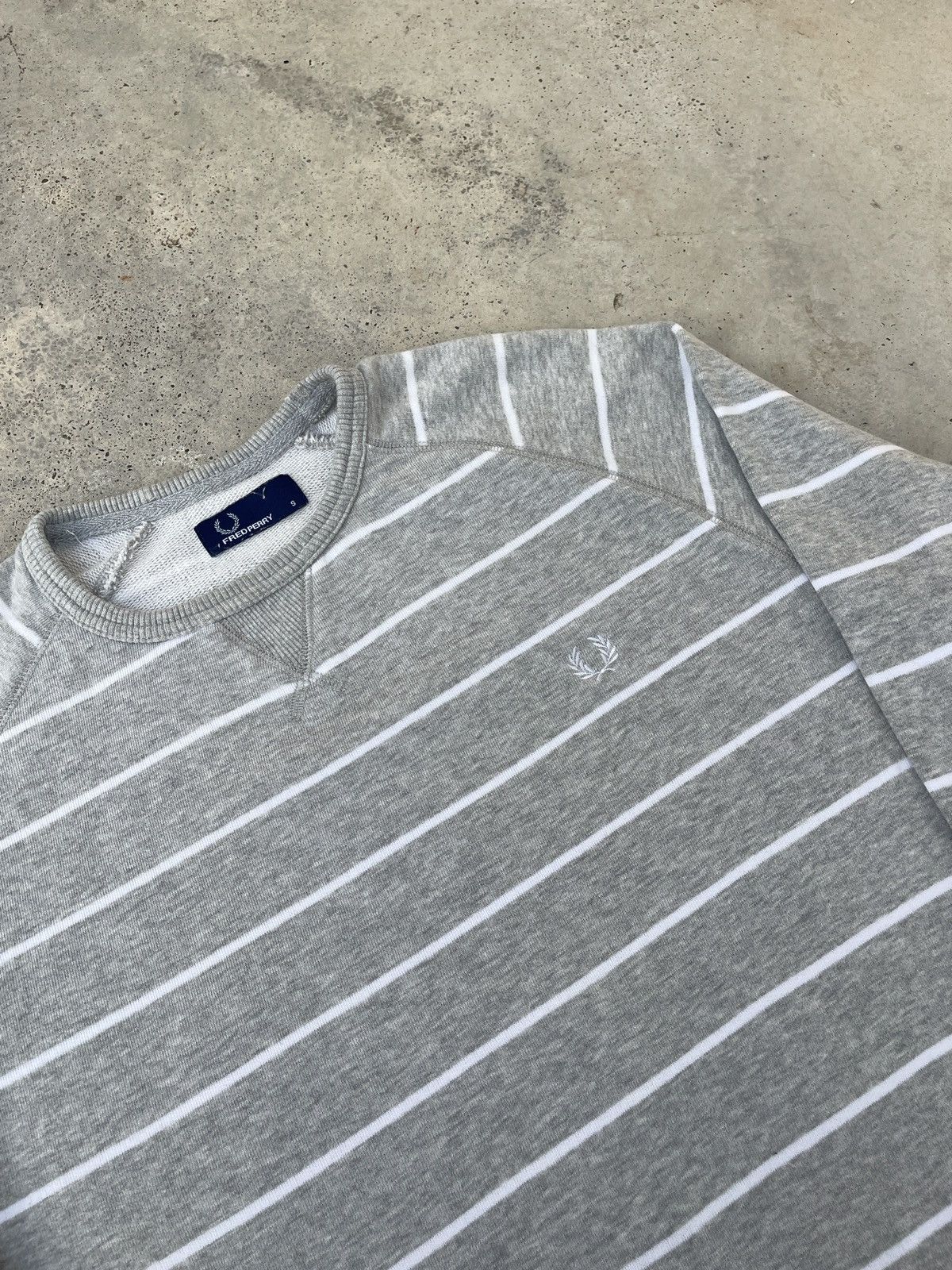 Fred Perry × Vintage Fred Perry Small Logo Stripes Sweatshirt Size US L / EU 52-54 / 3 - 6 Thumbnail