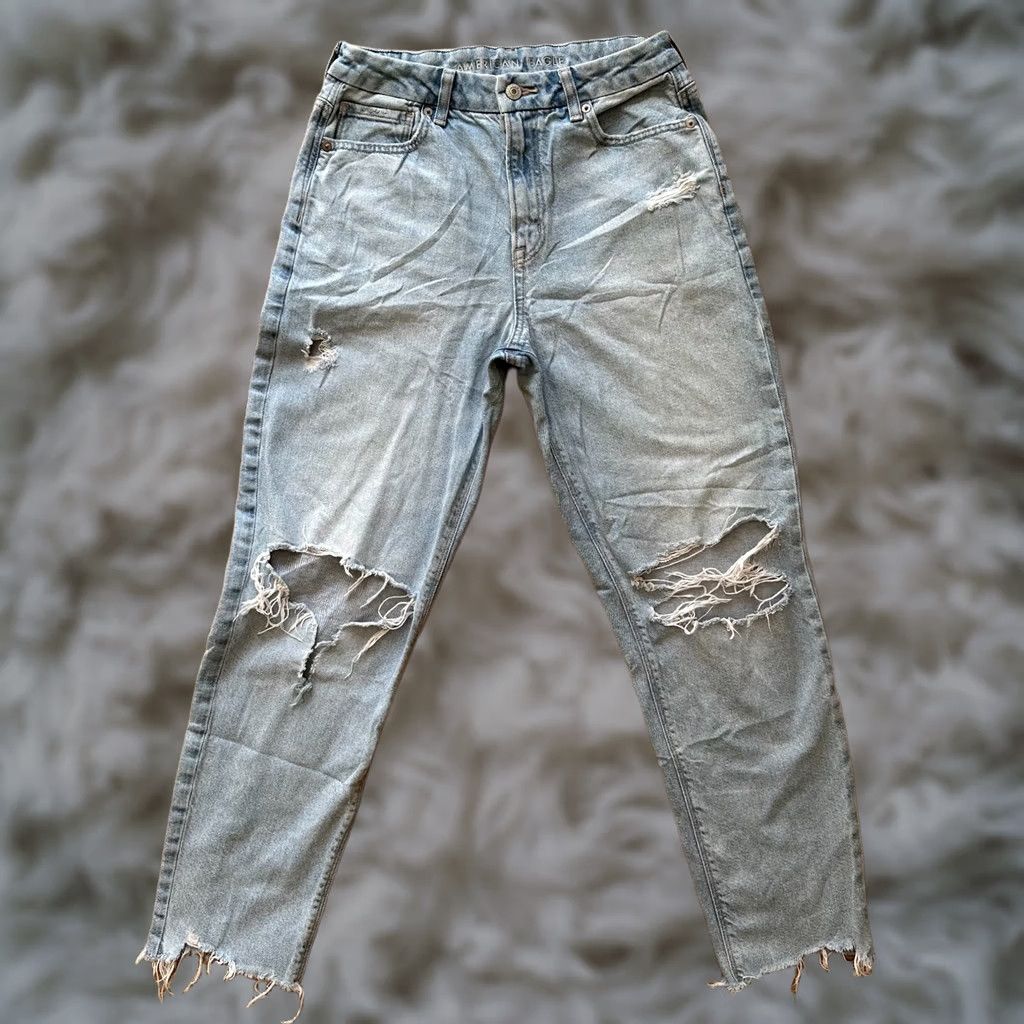 American Eagle Outfitters American Eagle Jeans Womens 6 Mom Jean Distressed Mid Rise Blue Size 28" / US 6 / IT 42 - 1 Thumbnail