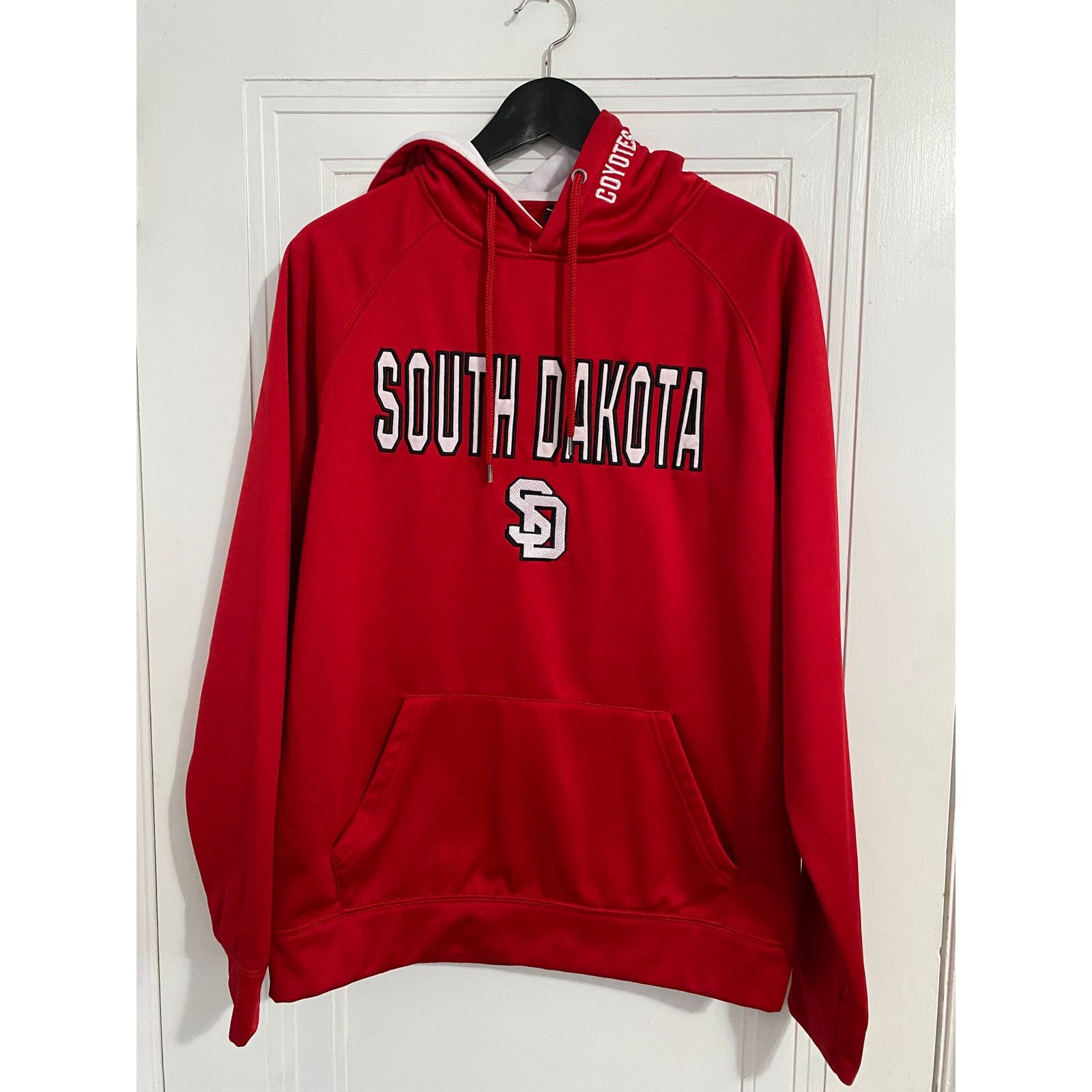 Colosseum Athletics South Dakota Coyotes Stitched Hoodie Sweatshirt Size M Size US M / EU 48-50 / 2 - 1 Thumbnail