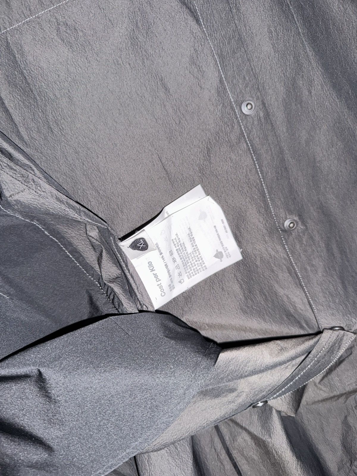Japanese Brand [XL] Cost per Kilo Gathered Nylon Dart-Detail Shirt Charcoal Size US XL / EU 56 / 4 - 6 Thumbnail