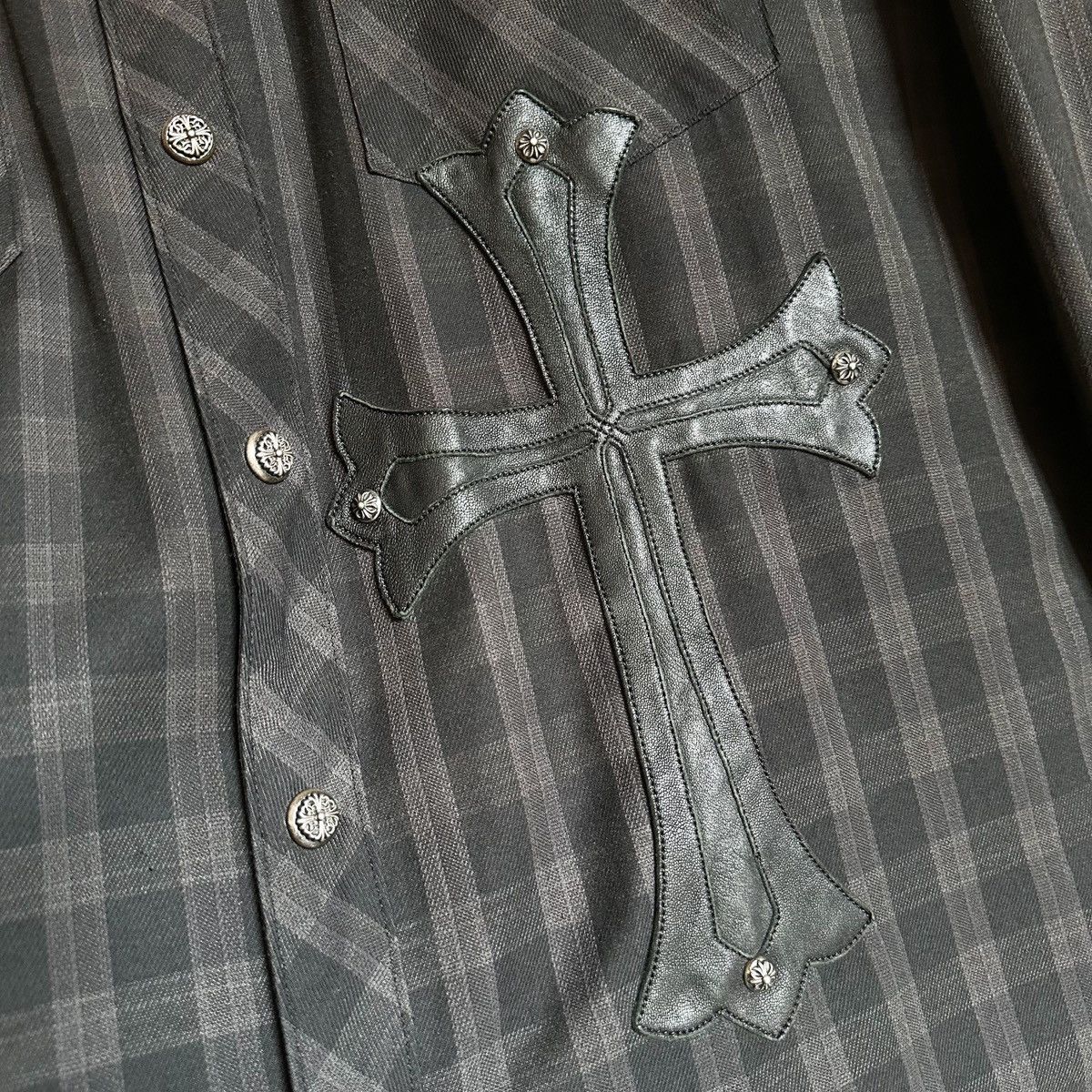 Embroidered Plaid Cross Patch Long-sleeve Embroidered Plaid Cross Patch Long-sleeve