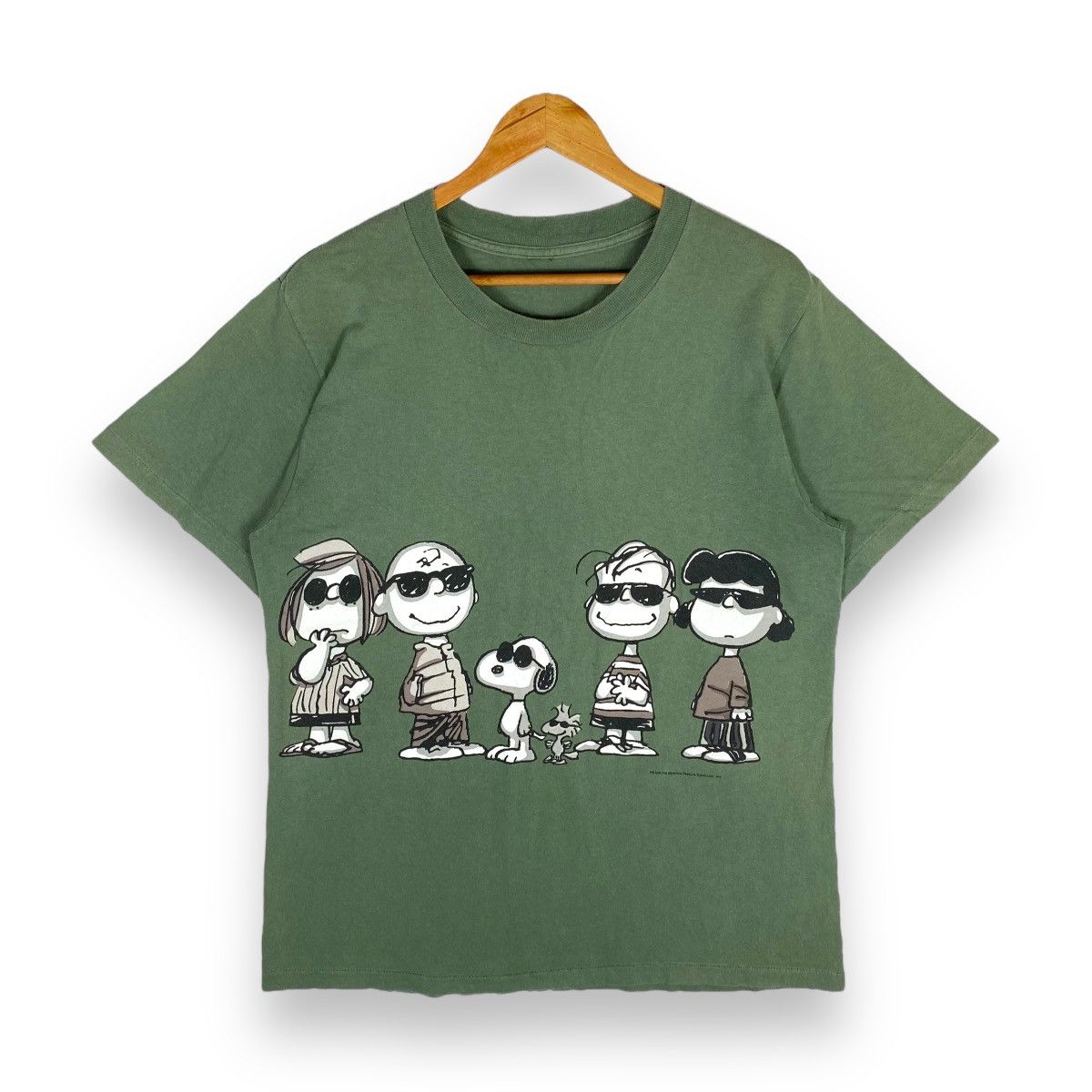 Vintage 90's PEANUTS Snoopy Cartoon Graphic Faded Tee