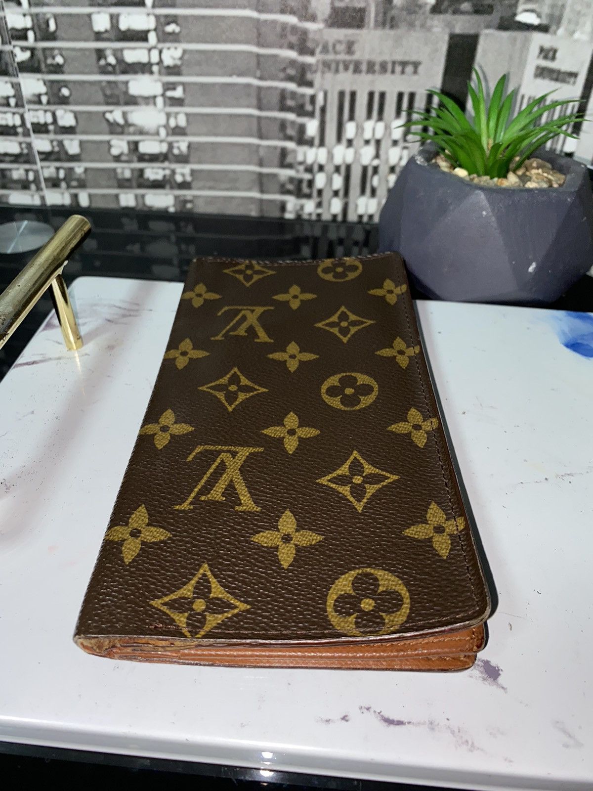 Louis Vuitton Authentic Louis Vuitton Checkbook Holder Size ONE SIZE - 11 Thumbnail