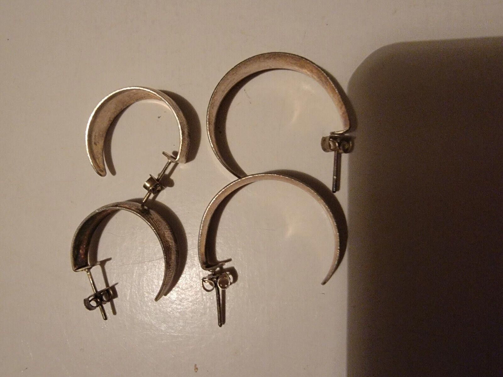 The Unbranded Brand 2 Pair Vintage Earrings Gold Tone Pierced Stud Half Circle Size ONE SIZE - 4 Thumbnail