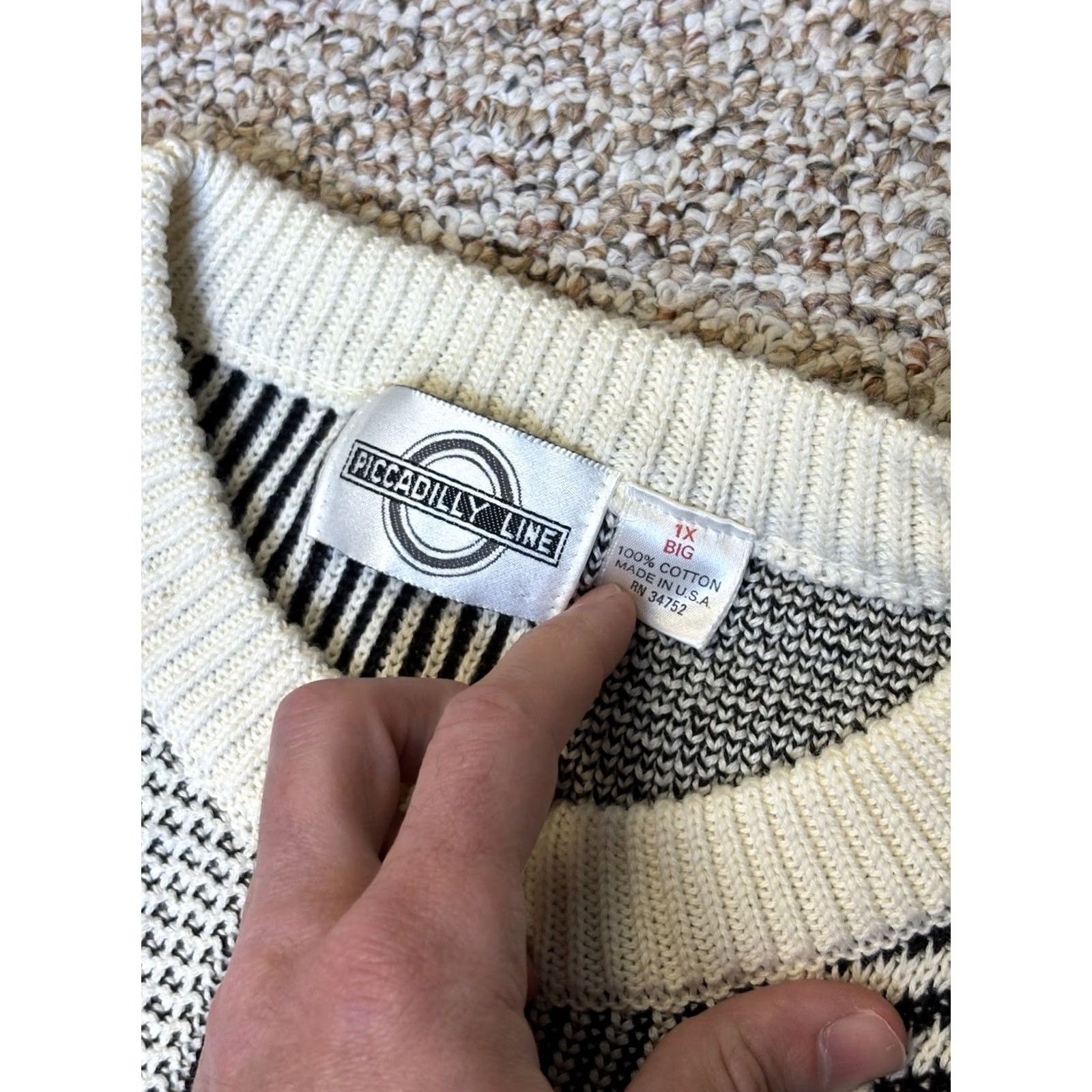 Vintage VINTAGE Piccadilly Line Men's Sweater Knit Pullover 100% Cotton Beige Geometric Crew Neck 1XL USA Men Pullover Knit Sweater Size US XL / EU 56 / 4 - 6 Thumbnail