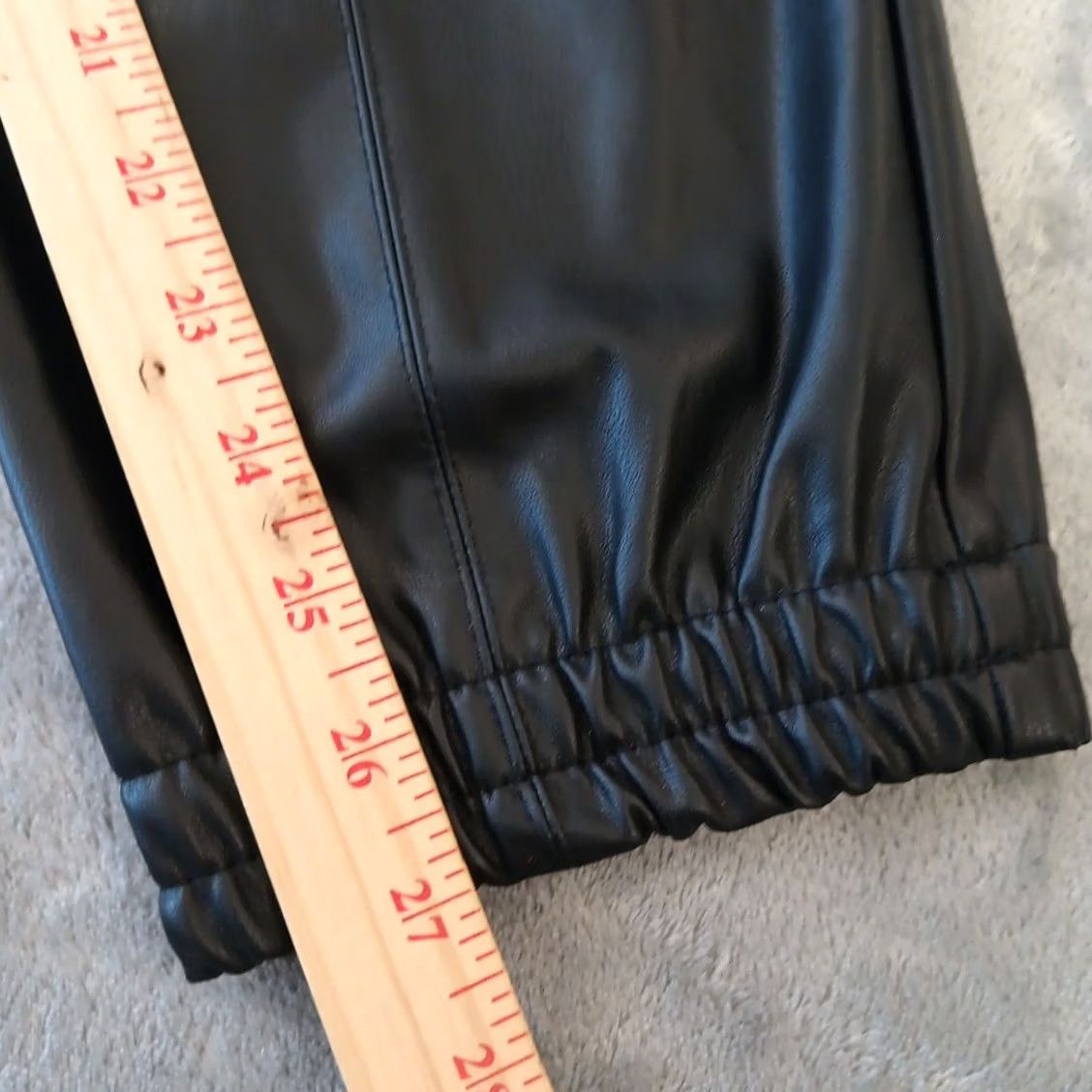 Zara Zara Jogger Pants Womens S Black Faux Leather Pull On Pockets 28x27 Tapered Inseam 27" Jazz Style not allowed? Size 28" / US 6 / IT 42 - 5 Thumbnail