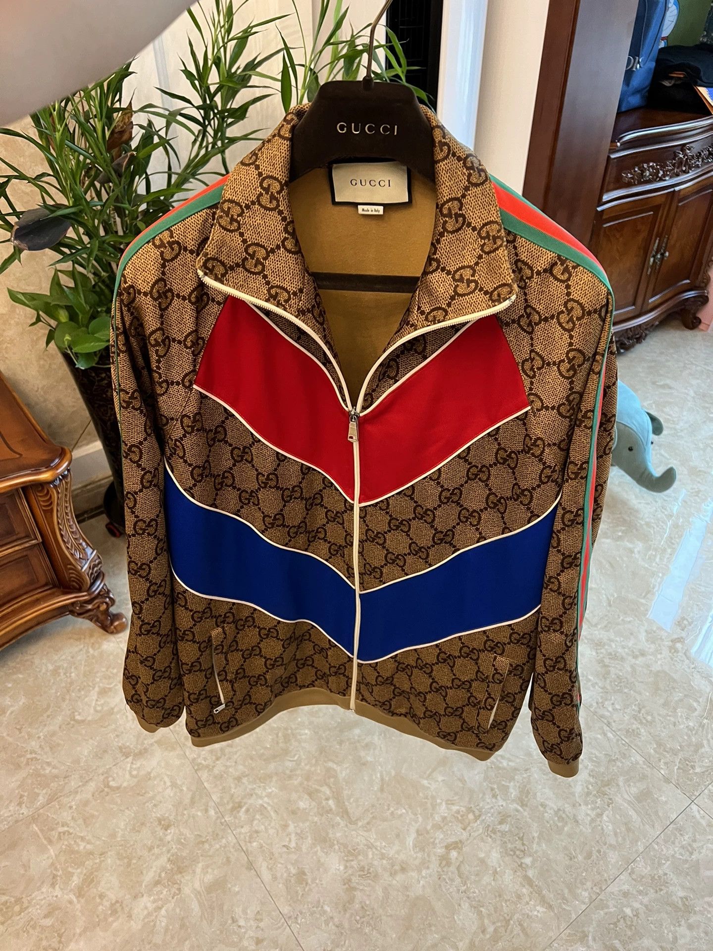Gucci Gucci OS S Big Logo Jacket Worn Twice, Like New Size S / US 4 / IT 40 - 1 Thumbnail