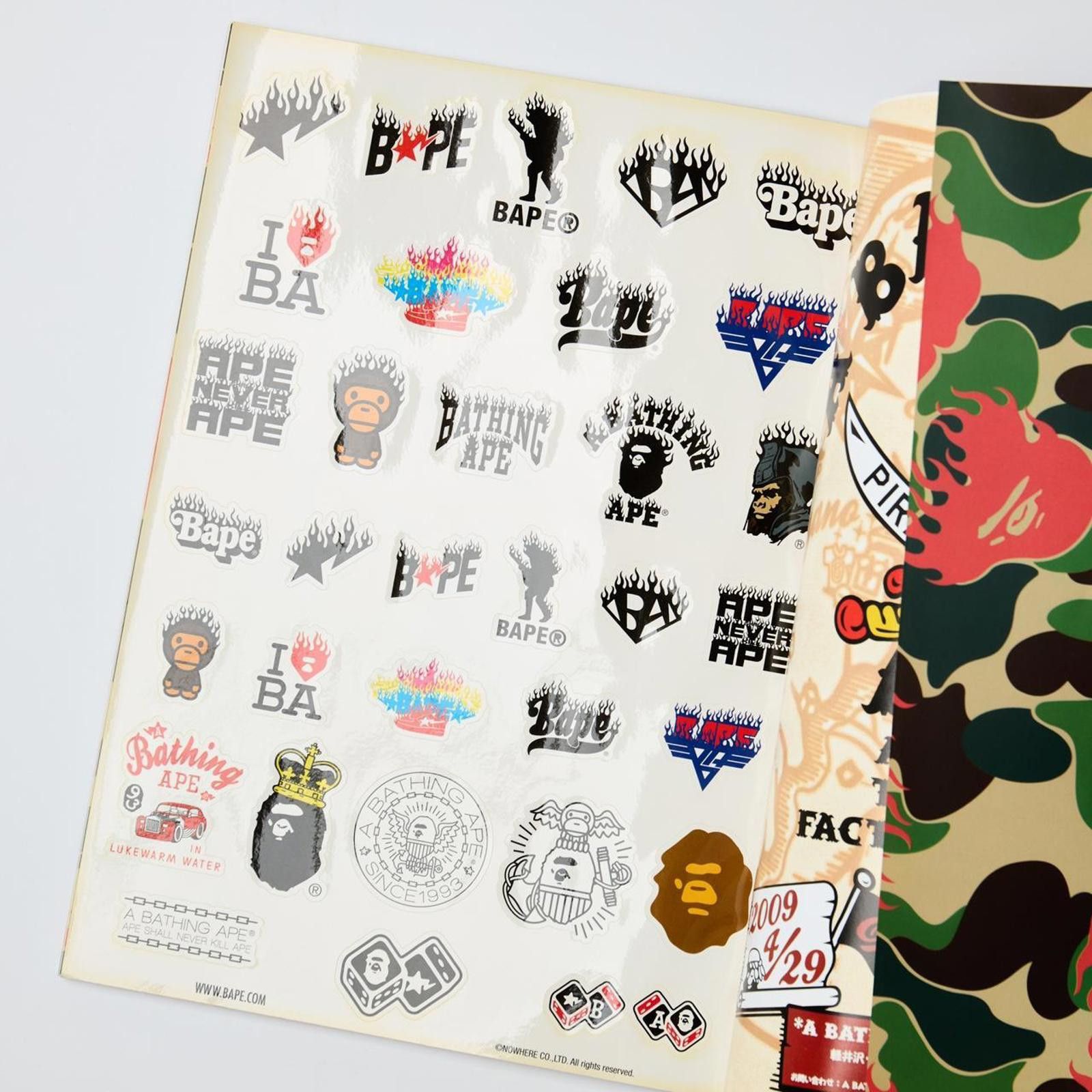 Bape A Bathing Ape 2009 Summer Collection e-Mook Magazine Size ONE SIZE - 3 Thumbnail