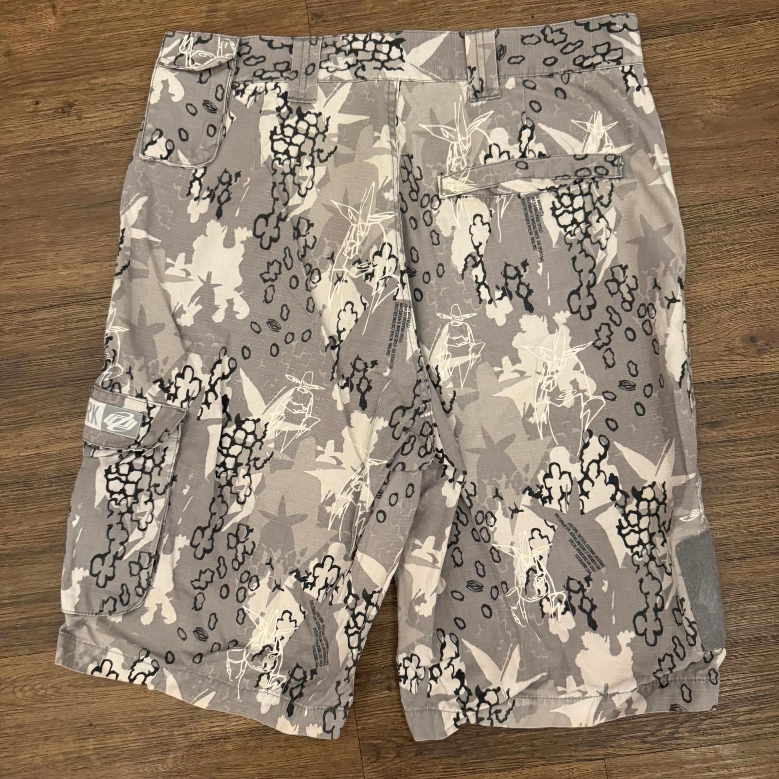 Zoo York Zoo York x Futura Camo Shorts Size US 34 / EU 50 - 2 Thumbnail