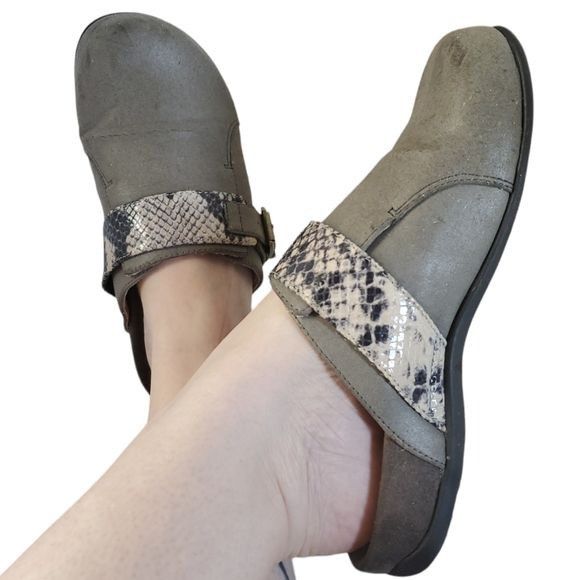 vionic slip on mules