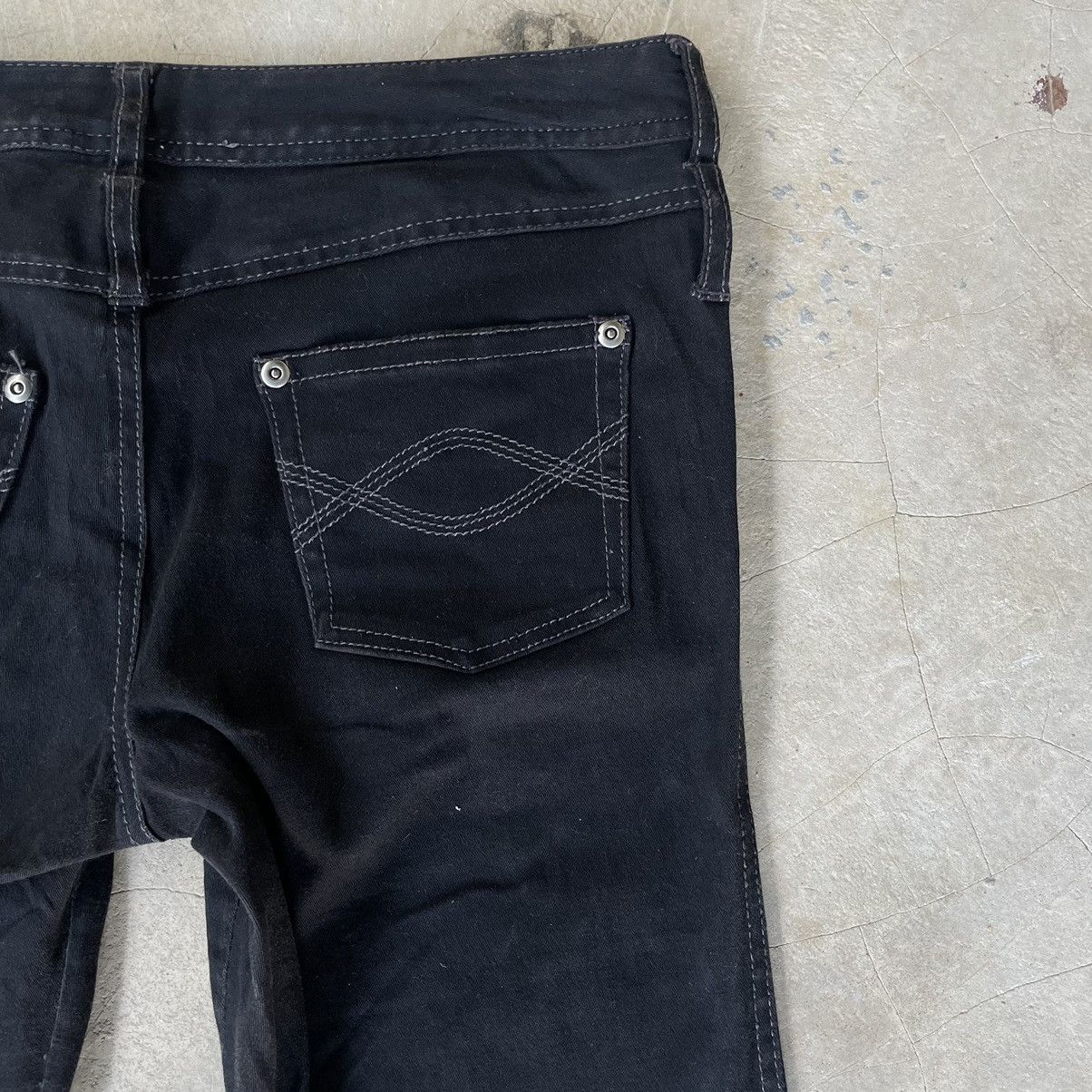 Le Grande Bleu (L.G.B.) 2000s Algonquins Gothic Fit Skinny Black Japanese Pants Size 30" / US 8 / IT 44 - 15 Thumbnail