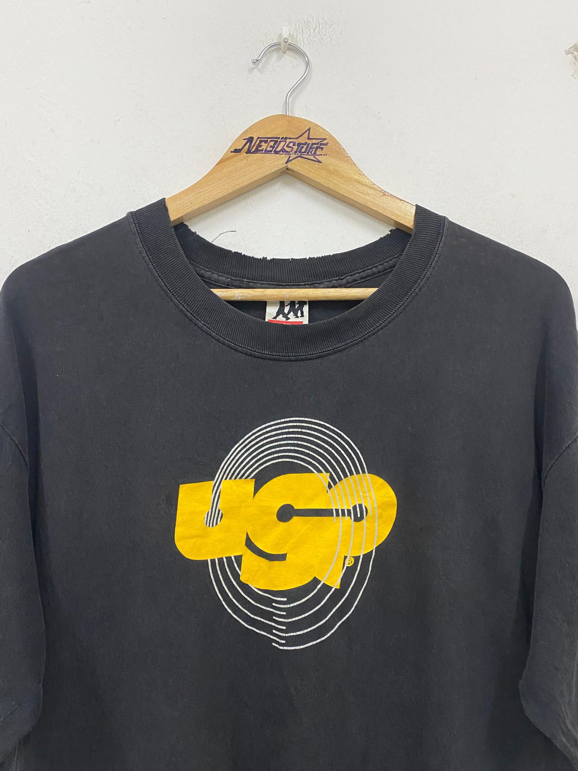 Girl Skateboards Vintage UGP Skateboards streetwear distressed tees Size US L / EU 52-54 / 3 - 3 Thumbnail