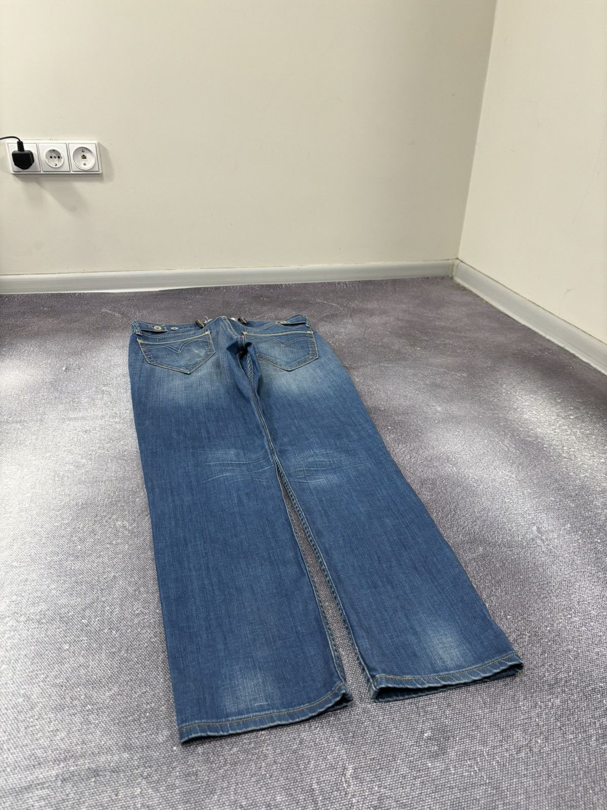 Levi's Vintage Levi’s 519 Slim Fit Faded Blue USA Hype Denim Jeans Size US 33 - 3 Thumbnail