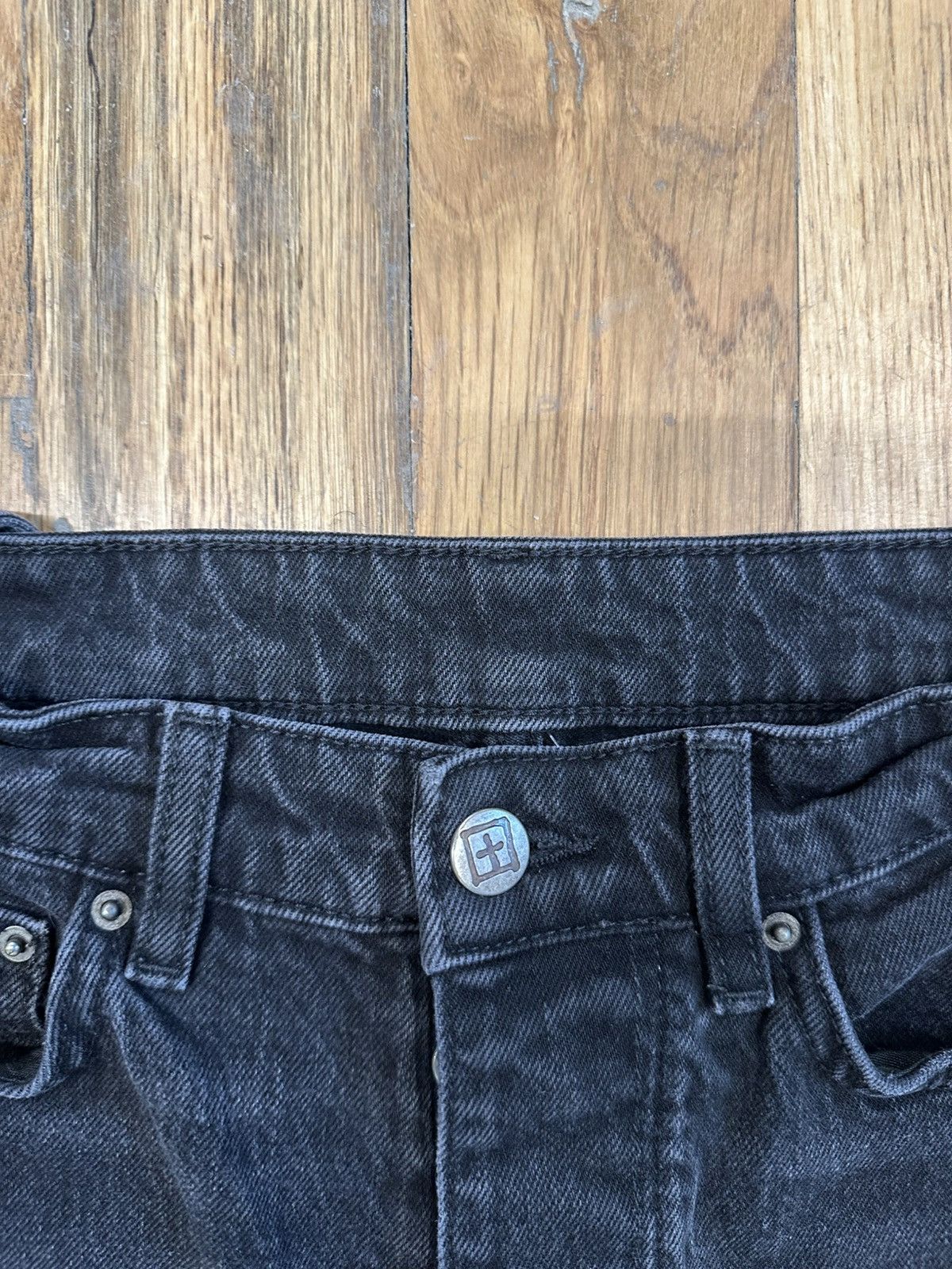 Ksubi Ksubi Knee Hole Patched Black Denim Jeans Size 28 Size US 28 / EU 44 - 3 Thumbnail