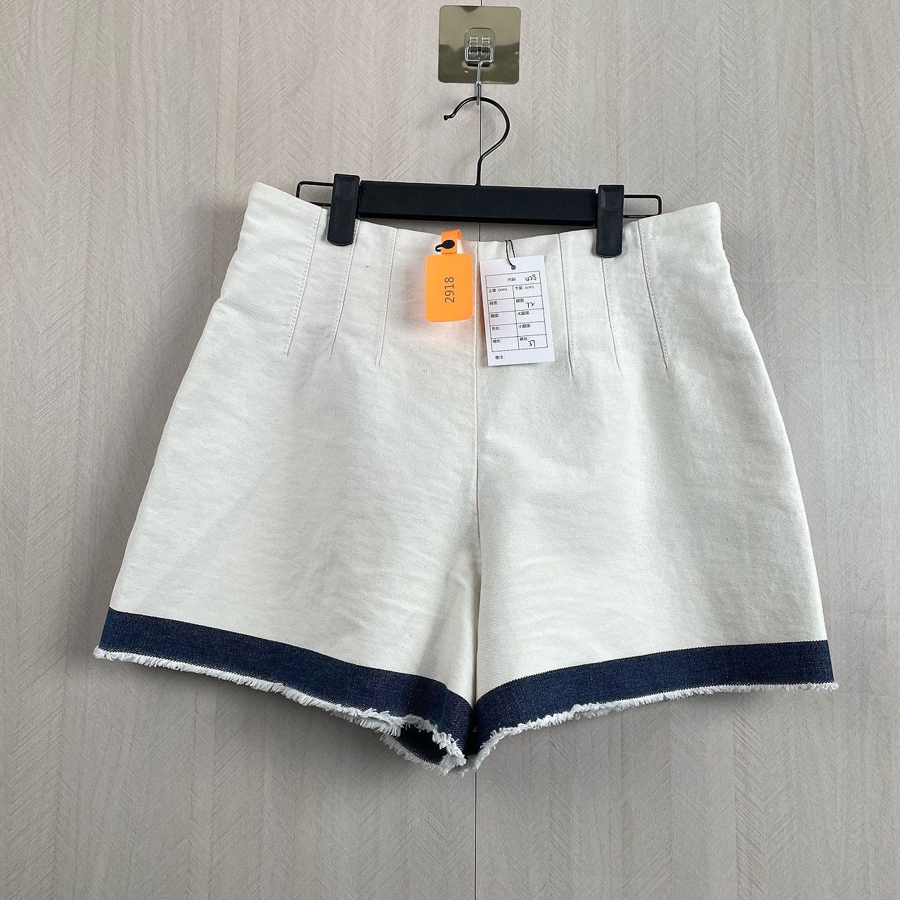 Prada Prada Logo Triangle Shorts IT 42 Size 28" / US 6 / IT 42 - 1 Thumbnail