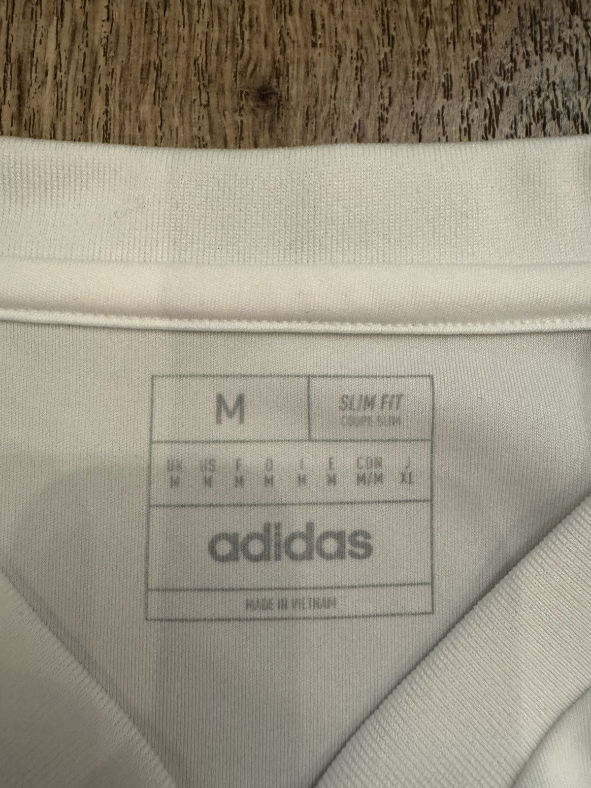 Adidas MANCHESTER UNITED 2023 TRAINING FOOTBALL JERSEY ADIDAS SIZ M Size US M / EU 48-50 / 2 - 9 Thumbnail