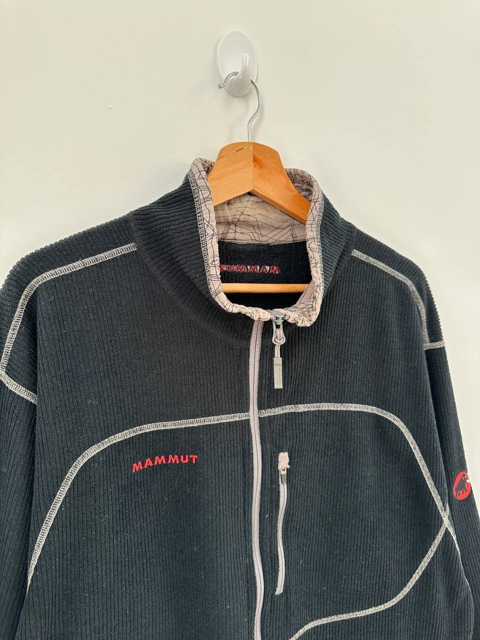 Mammut Vintage Mammut Black Outdoor Distressed Zip Hoodie Size US XL / EU 56 / 4 - 6 Thumbnail