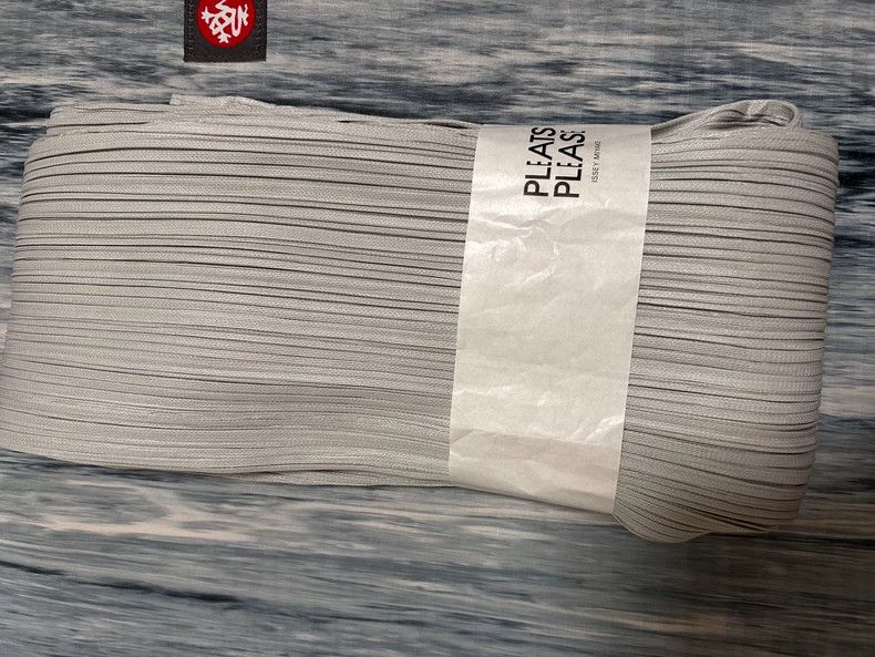 Issey Miyake Issey Miyake size:2 Light grey pleated skinny pants Size 32" / US 10 / IT 46 - 2 Thumbnail