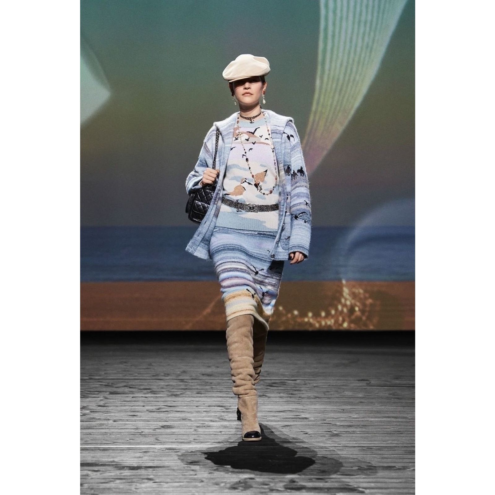 Chanel Chanel 24K Runway Beige Suede Shearling Thigh High Boots 37 Size US 6 / IT 36 - 5 Thumbnail