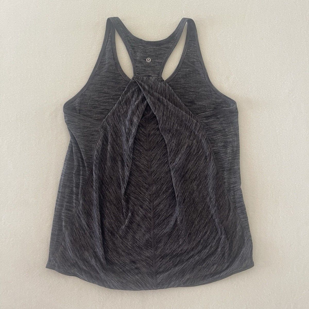 Lululemon Dark gray lululemon flowy back tank top Size M / US 6-8 / IT 42-44 - 1 Preview