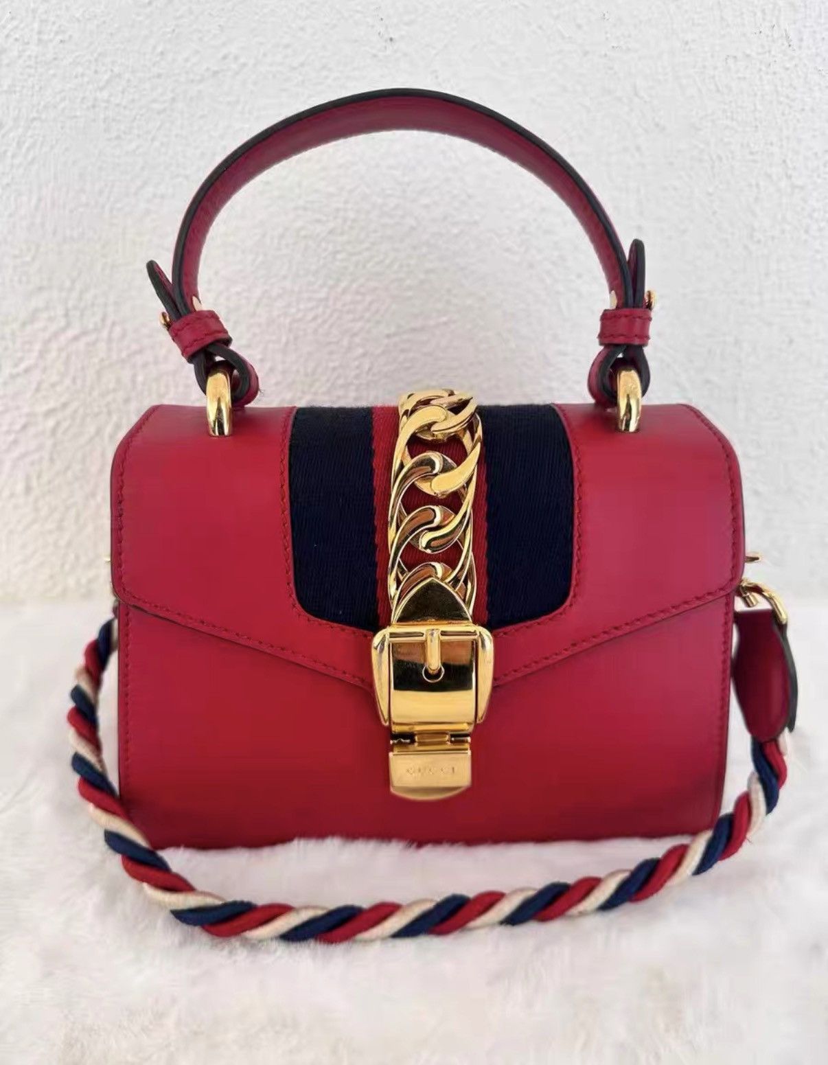Gucci Gucci Mini Sylvie in red J38 Size ONE SIZE - 1 Thumbnail