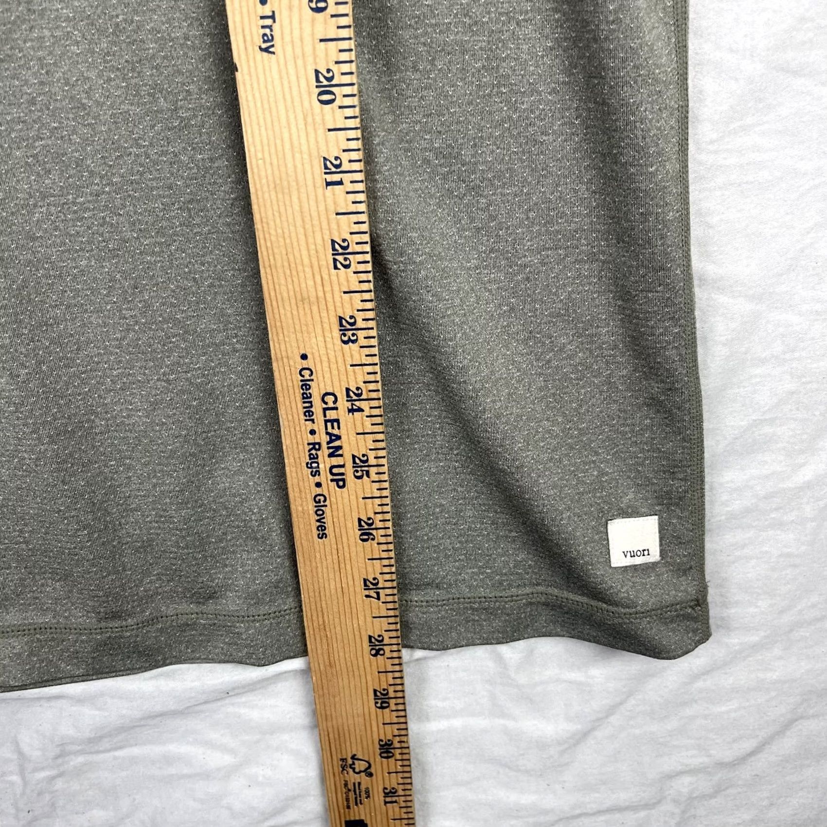 Vuori Vuori Shirt Mens Large Gray Heather Performance Pocket Tee Athletic Gym Stretch Size US L / EU 52-54 / 3 - 6 Thumbnail